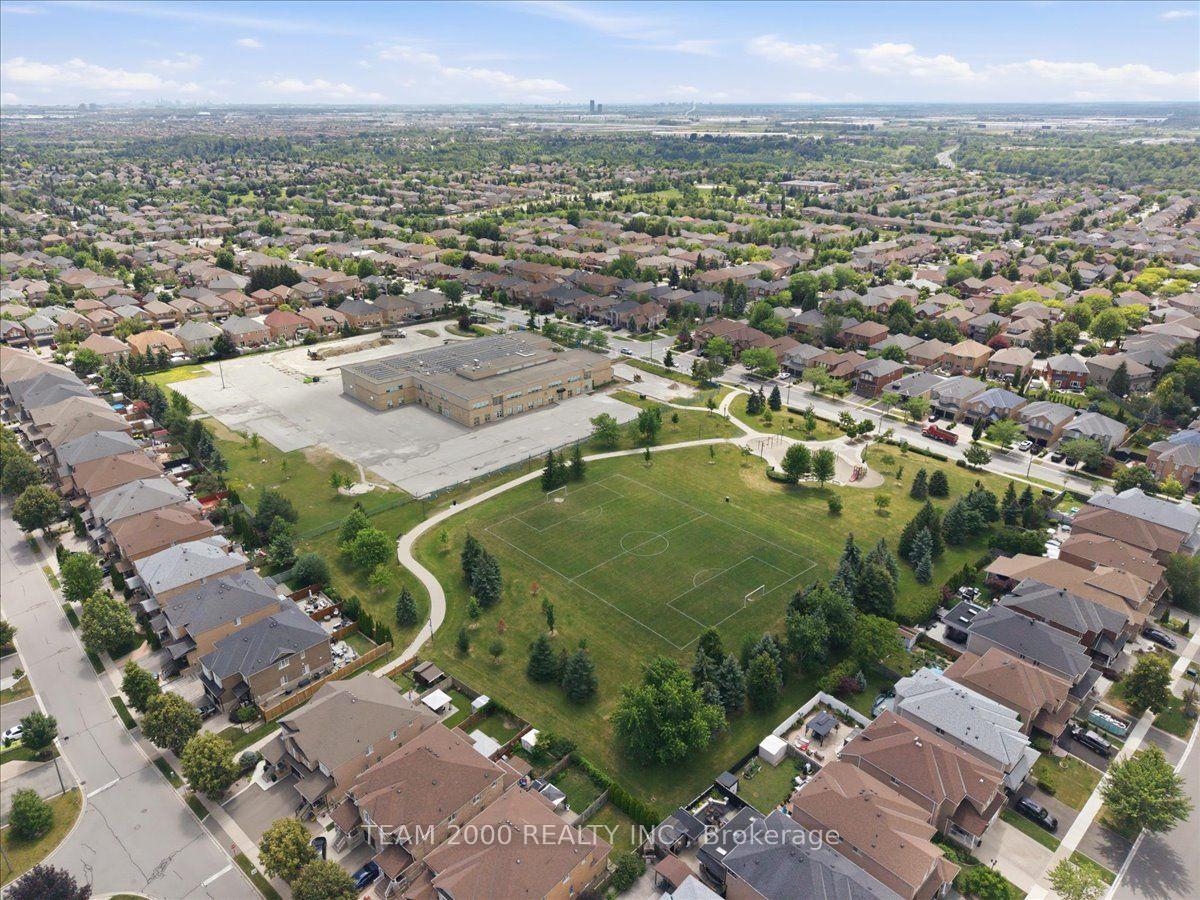Photo 43 of 26 Crown Crescent, Vaughan, Sonoma Heights — HOMEH
