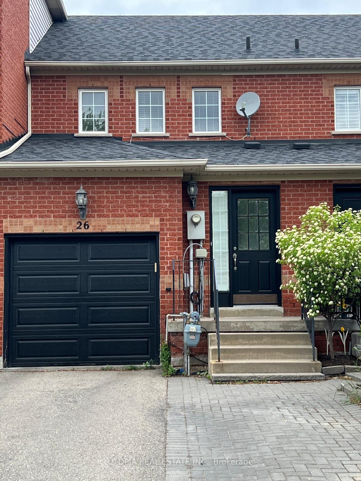 Photo 2 of 26 Lucena Crescent, Vaughan, Maple — HOMEH