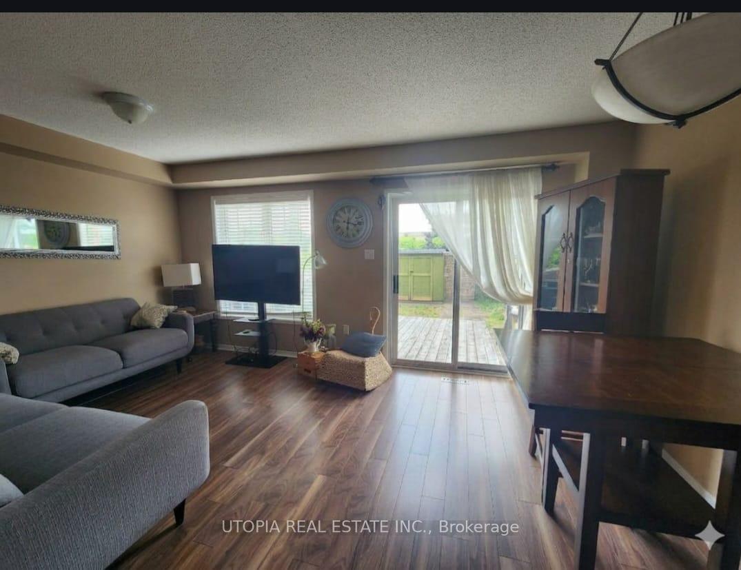 Photo 3 of 26 Lucena Crescent, Vaughan, Maple — HOMEH