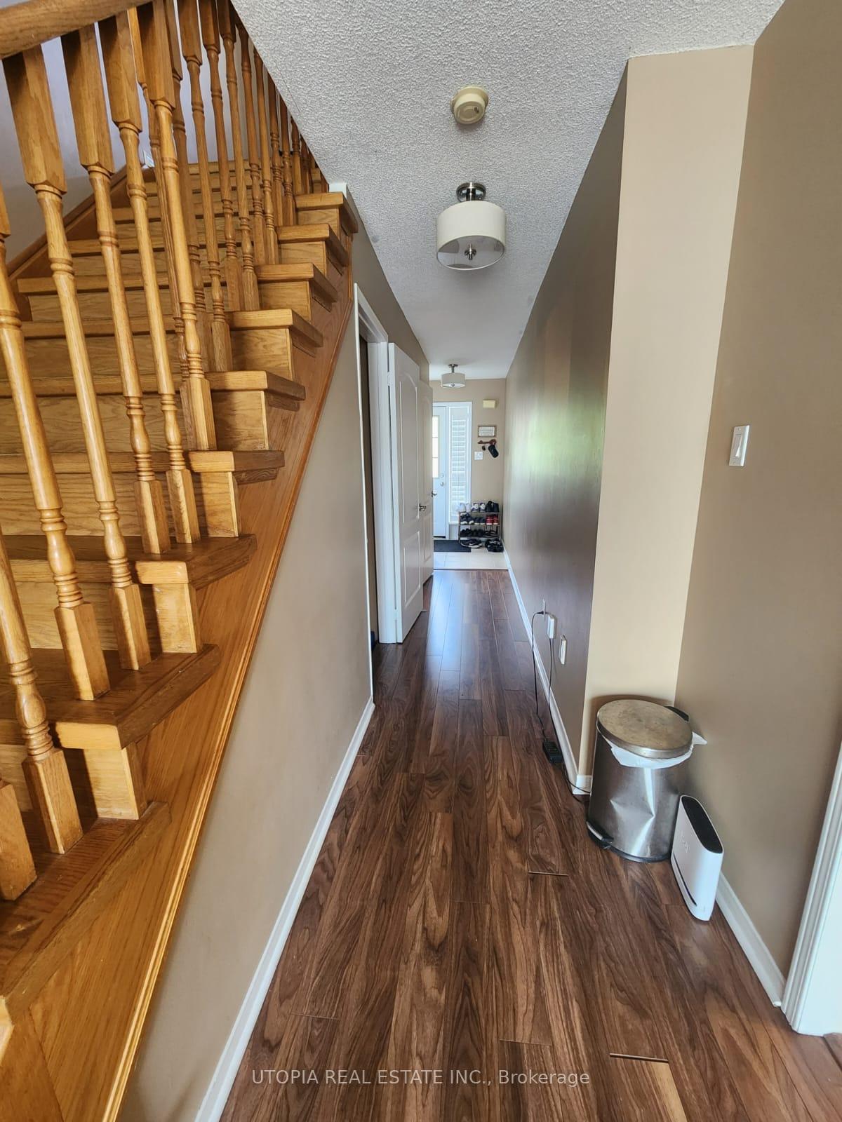 Photo 4 of 26 Lucena Crescent, Vaughan, Maple — HOMEH