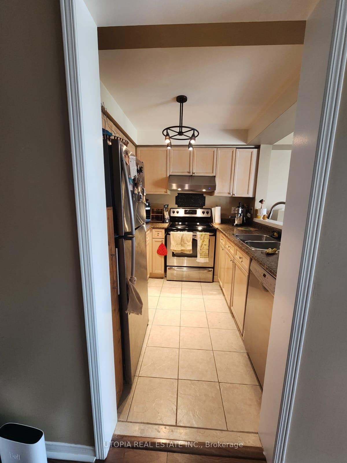Photo 5 of 26 Lucena Crescent, Vaughan, Maple — HOMEH
