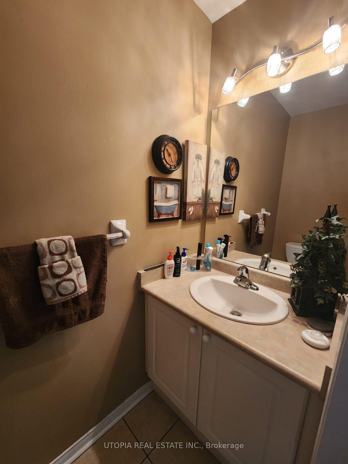 Photo 7 of 26 Lucena Crescent, Vaughan, Maple — HOMEH