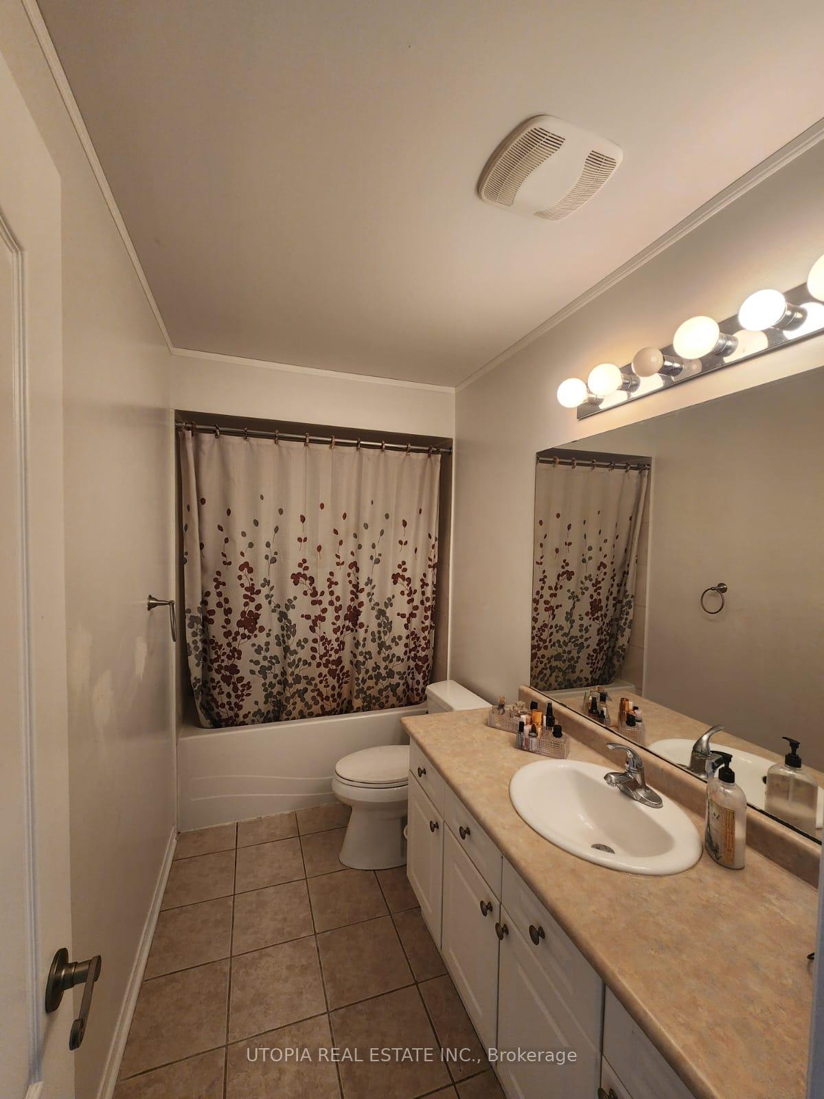 Photo 13 of 26 Lucena Crescent, Vaughan, Maple — HOMEH