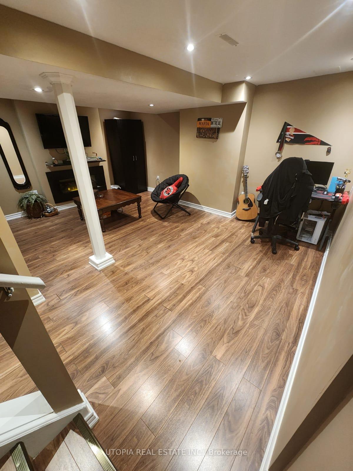 Photo 19 of 26 Lucena Crescent, Vaughan, Maple — HOMEH