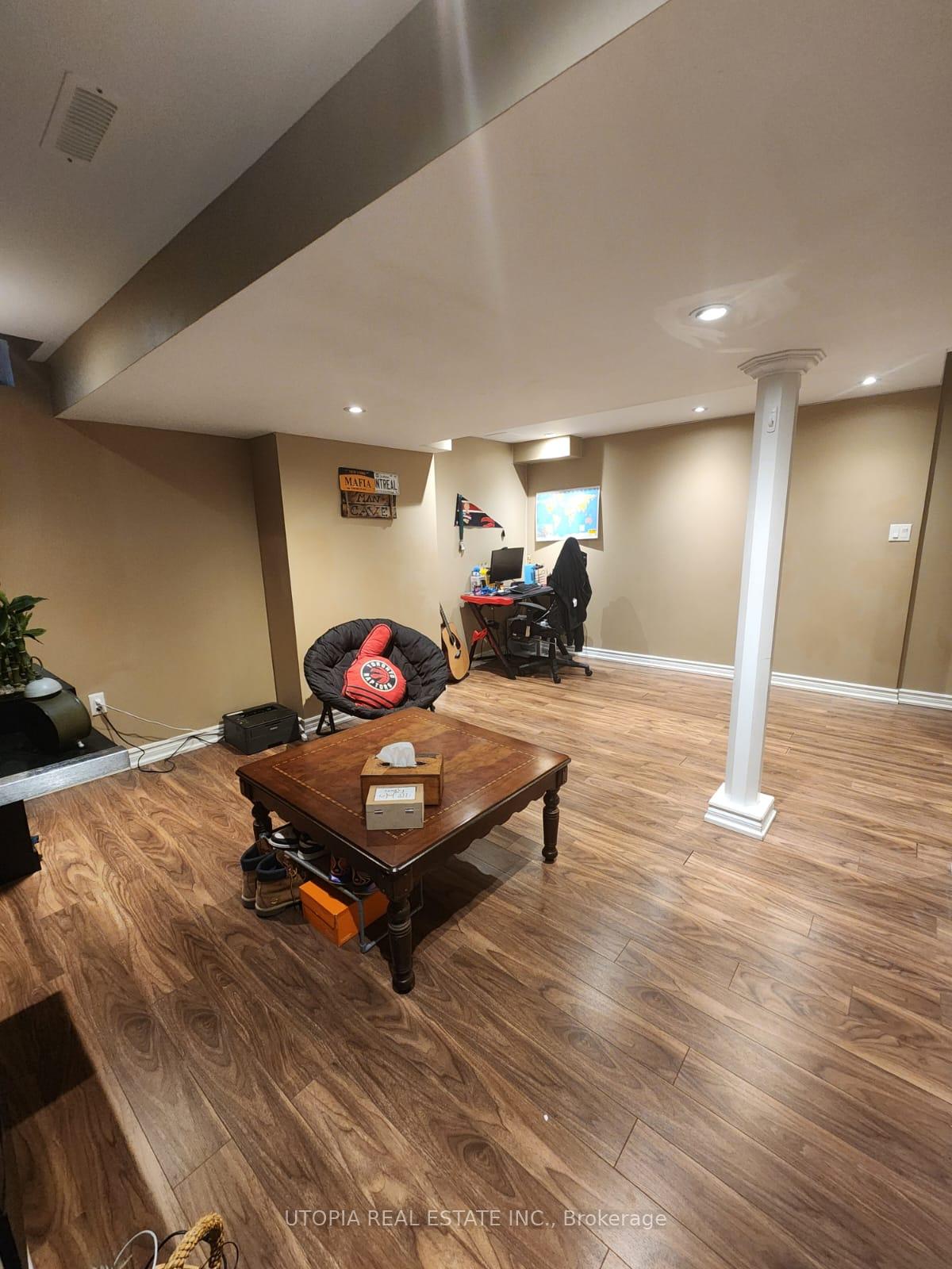 Photo 21 of 26 Lucena Crescent, Vaughan, Maple — HOMEH