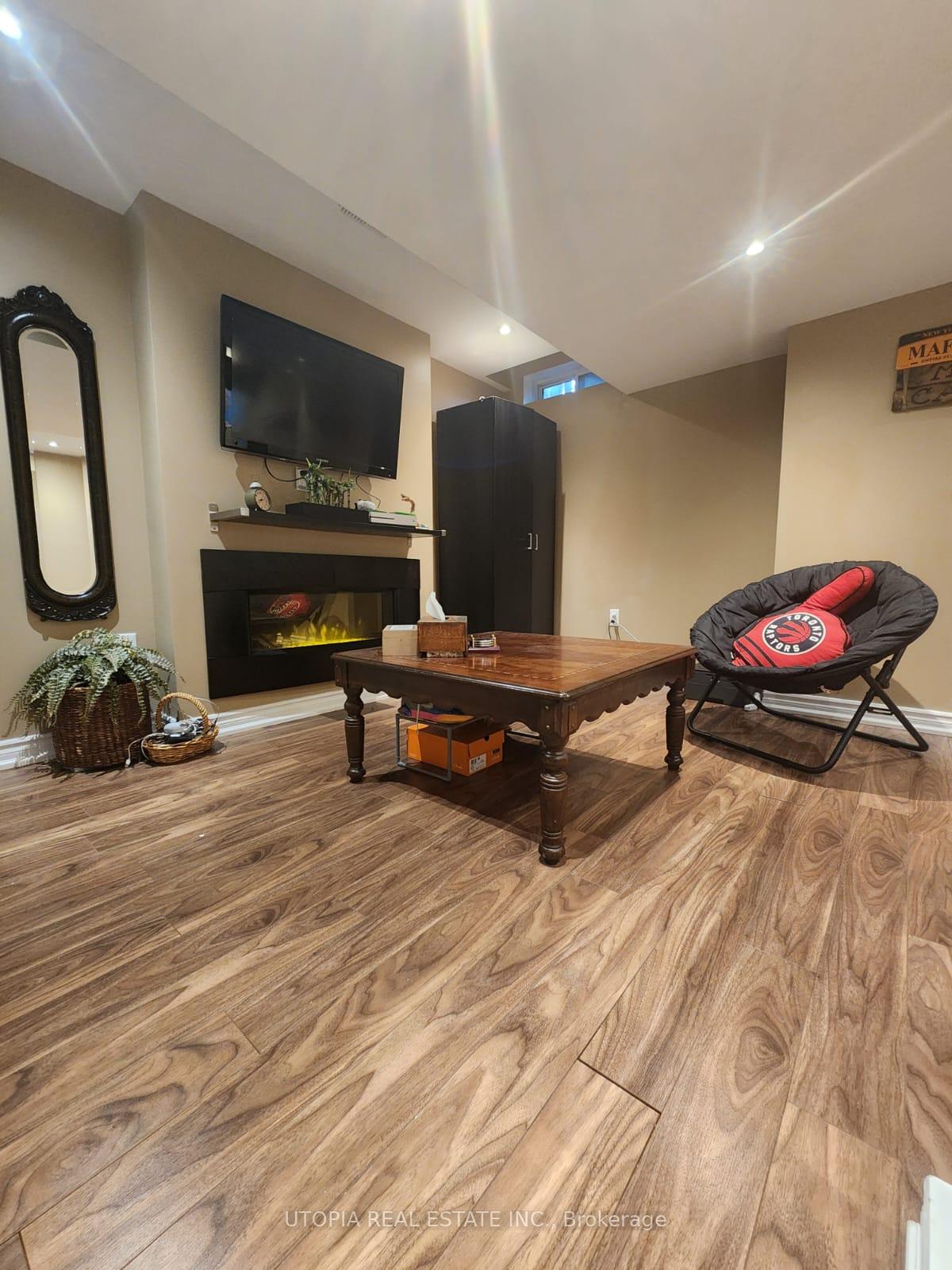 Photo 23 of 26 Lucena Crescent, Vaughan, Maple — HOMEH
