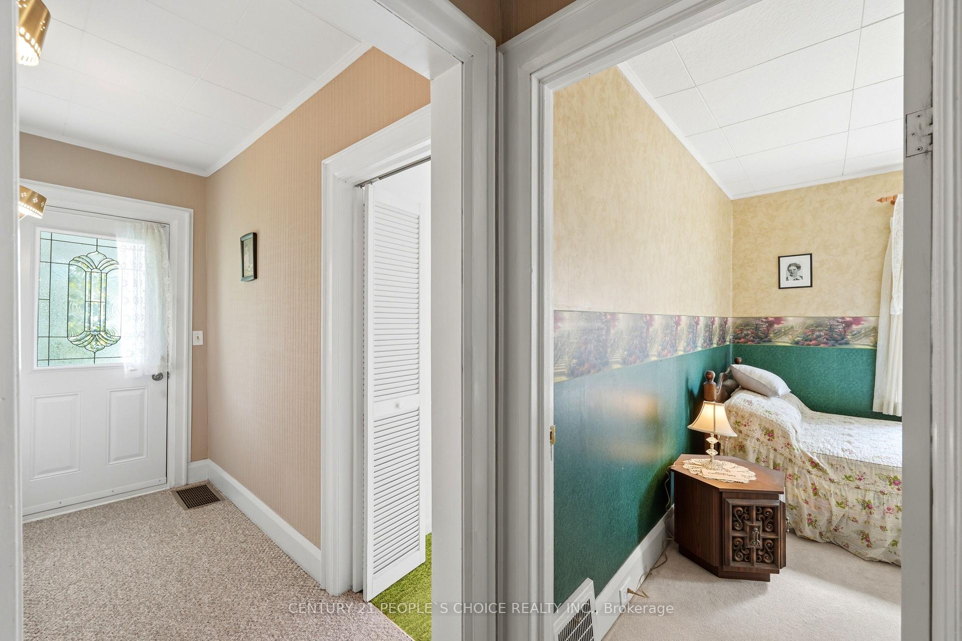 Photo 5 of 104 Grenfell Street, Oshawa, Vanier — HOMEH