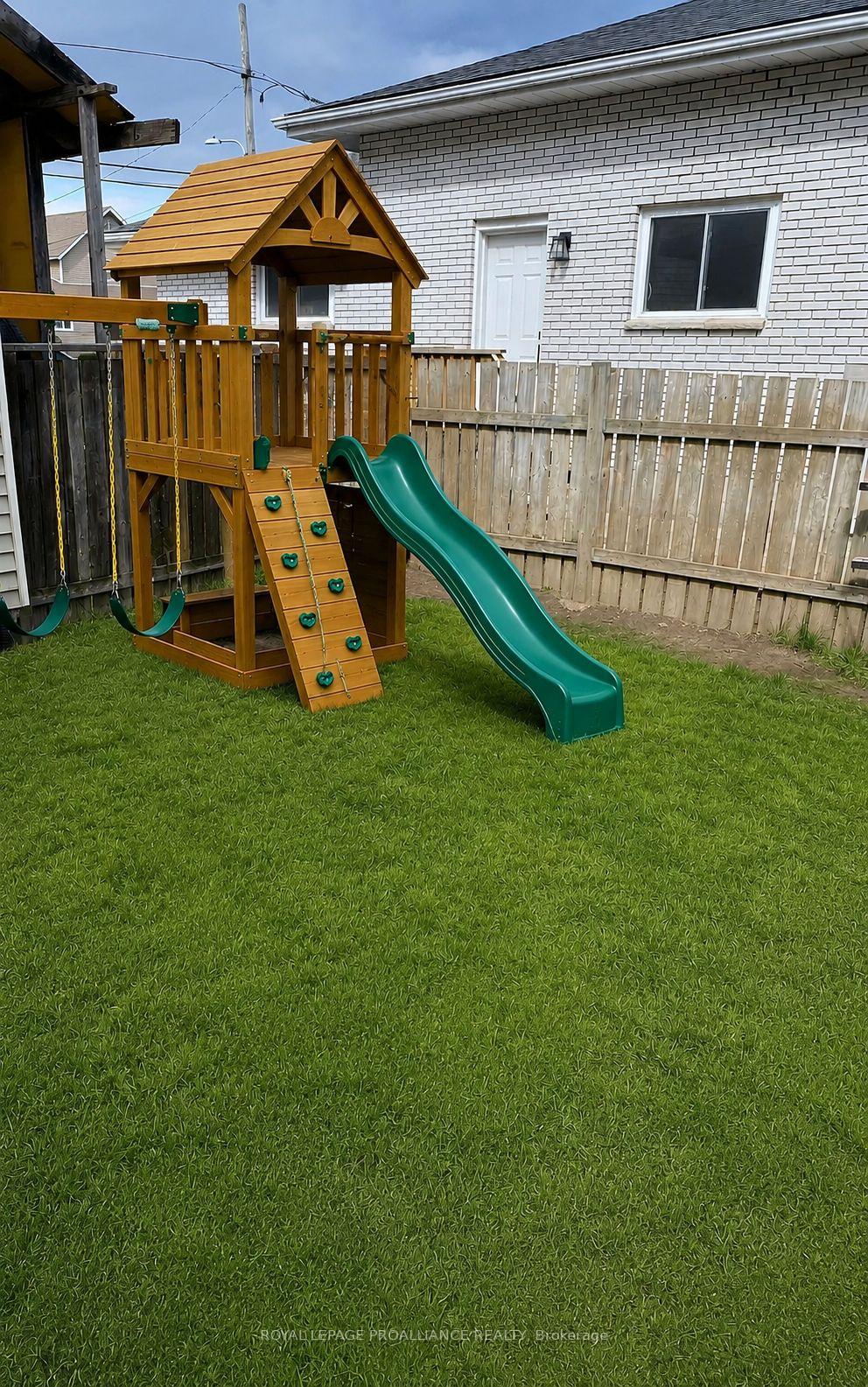 Photo 21 of 49 Crown Street, Quinte West, Trenton Ward — HOMEH