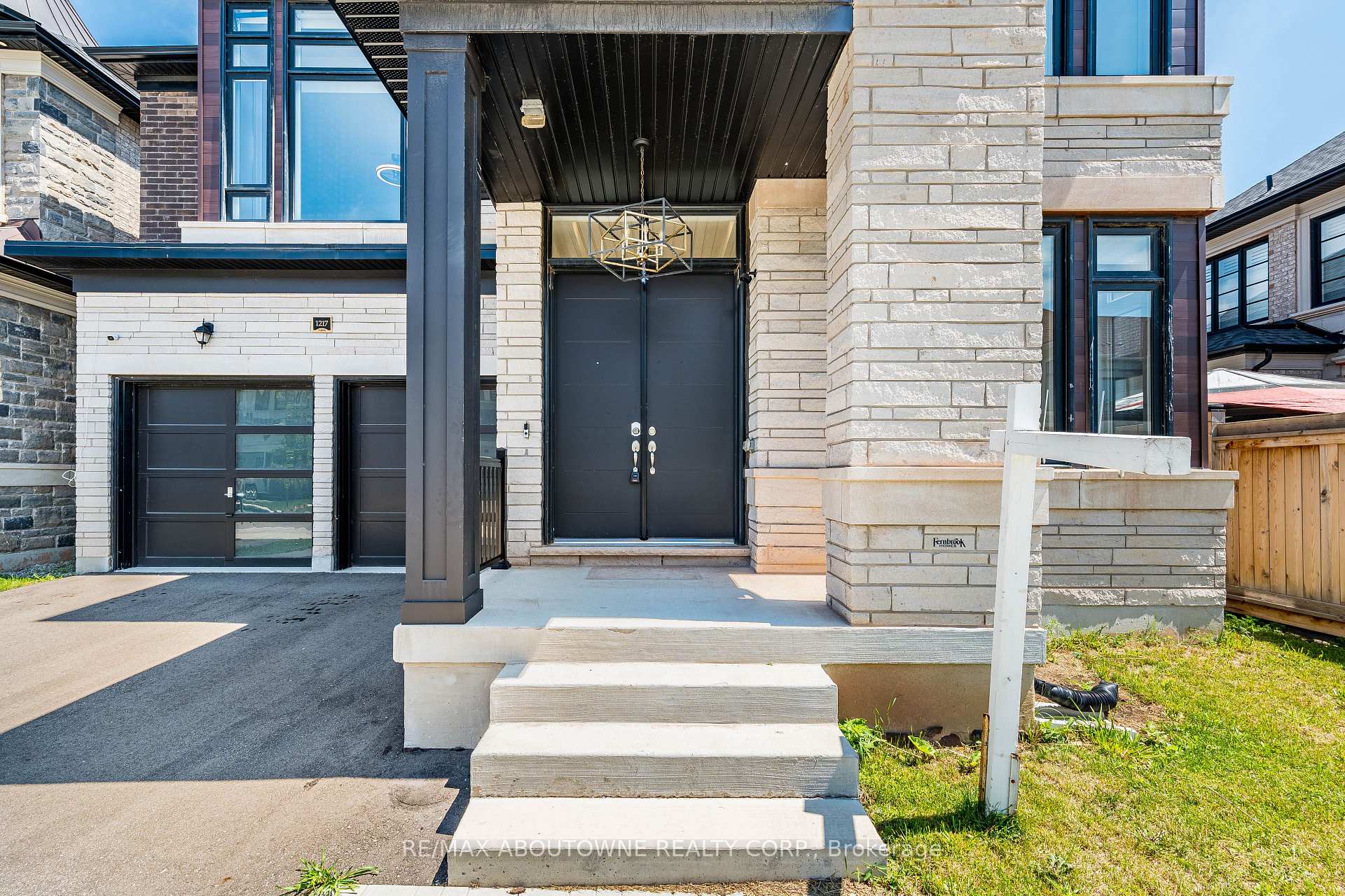 Photo 5 of 1217 Ironbridge Road, Oakville, Glen Abbey — HOMEH