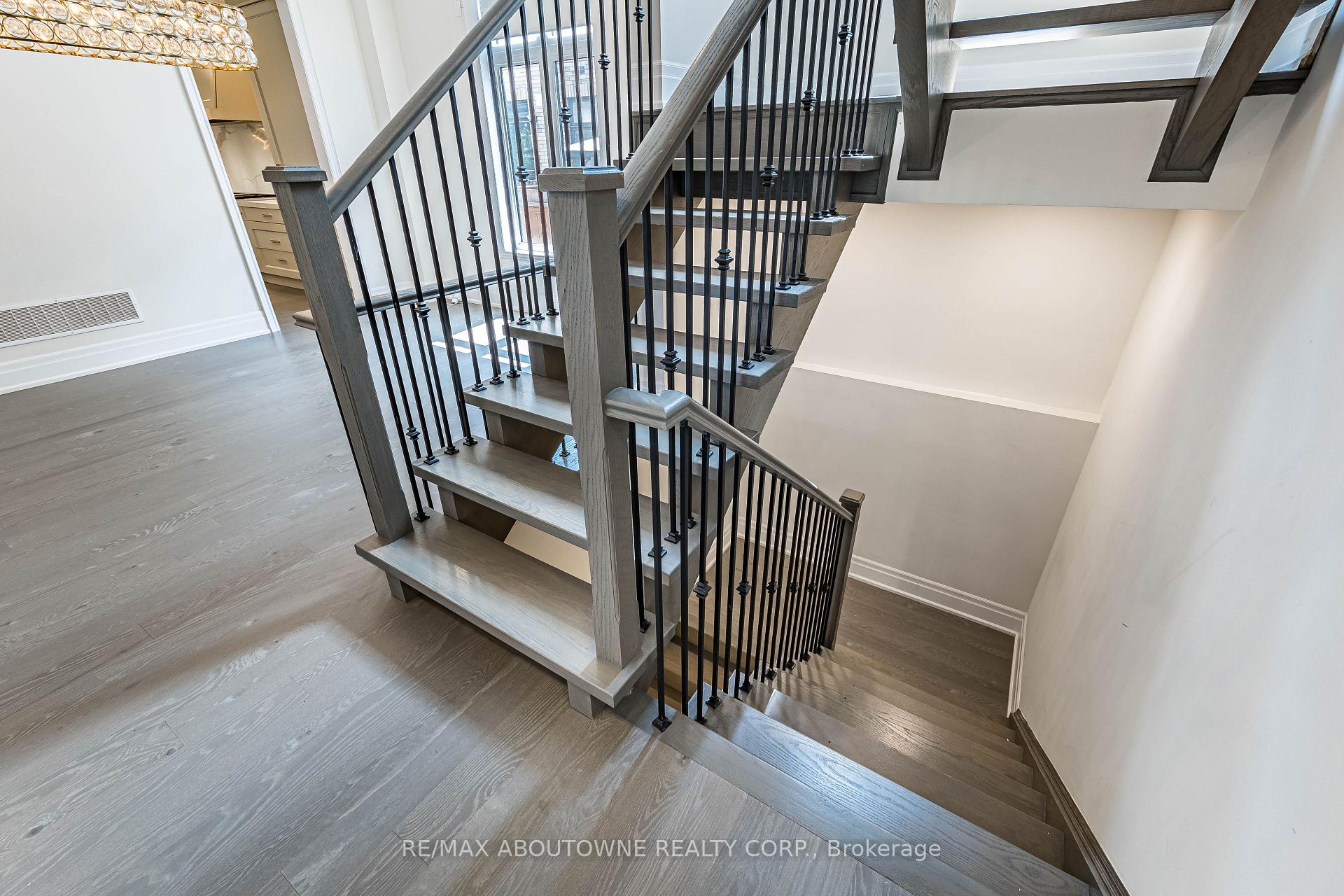 Photo 23 of 1217 Ironbridge Road, Oakville, Glen Abbey — HOMEH