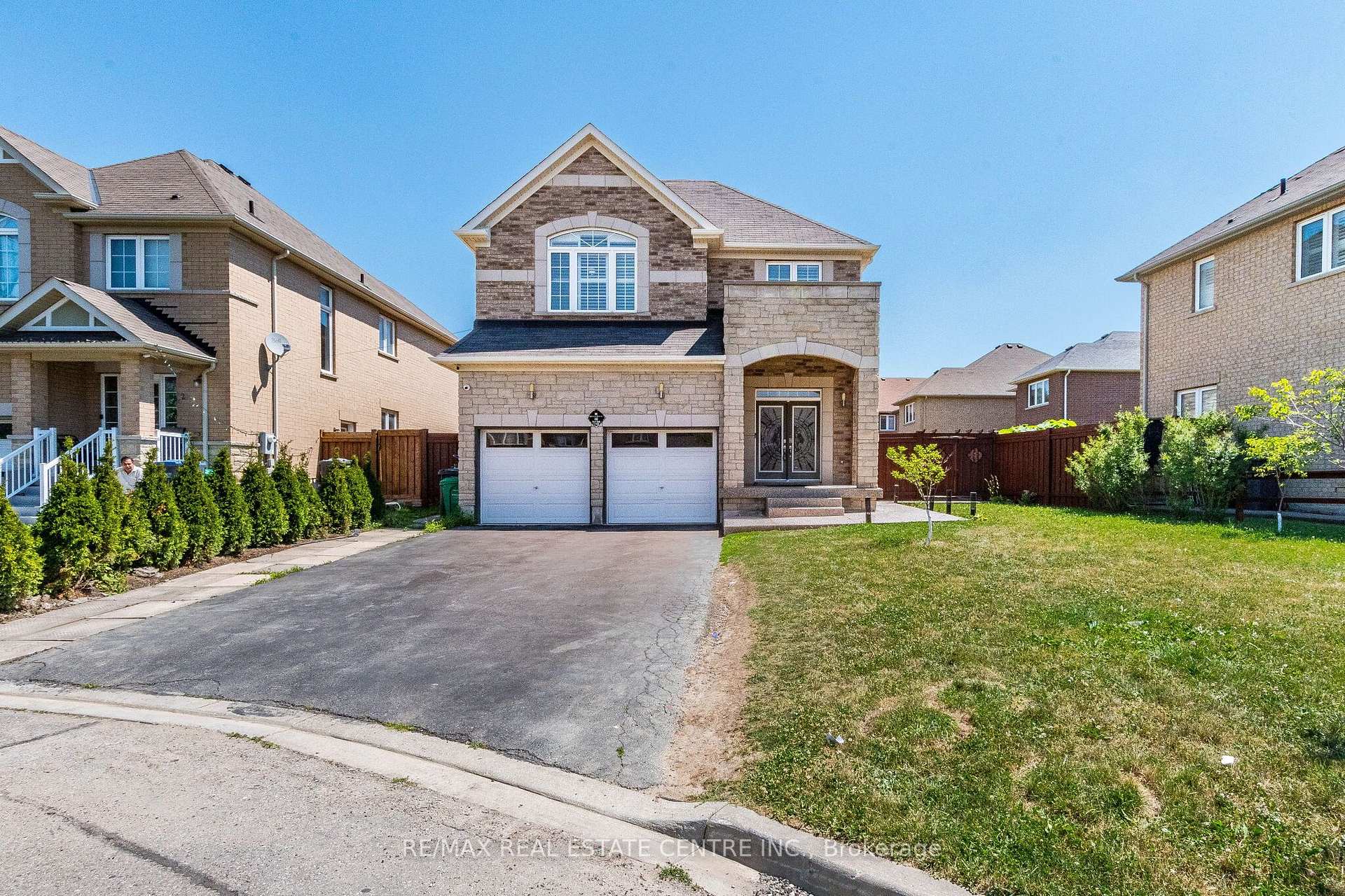 Photo 1 of 22 Red Ash Court, Brampton, Northwood Park — HOMEH