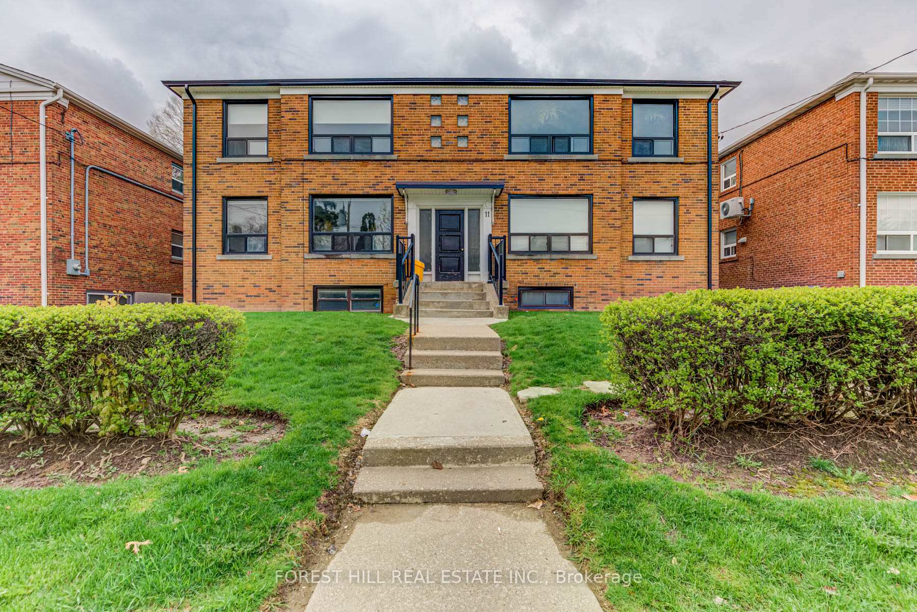 Front of Unit 1, 11 Markdale Avenue