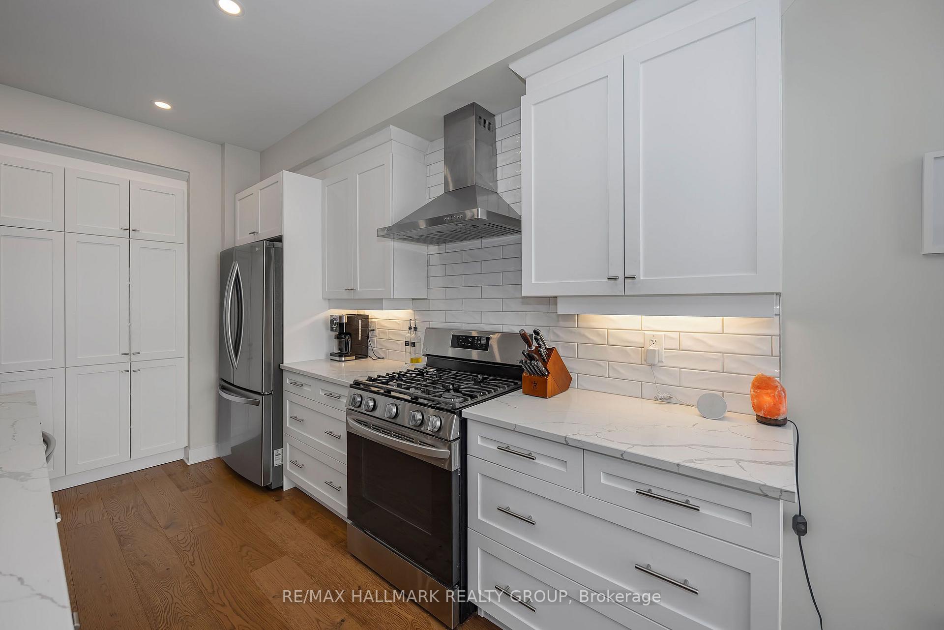 Photo 10 of 208 Big Dipper Street E, Ottawa, Riverside South/Gloucester Glen — HOMEH