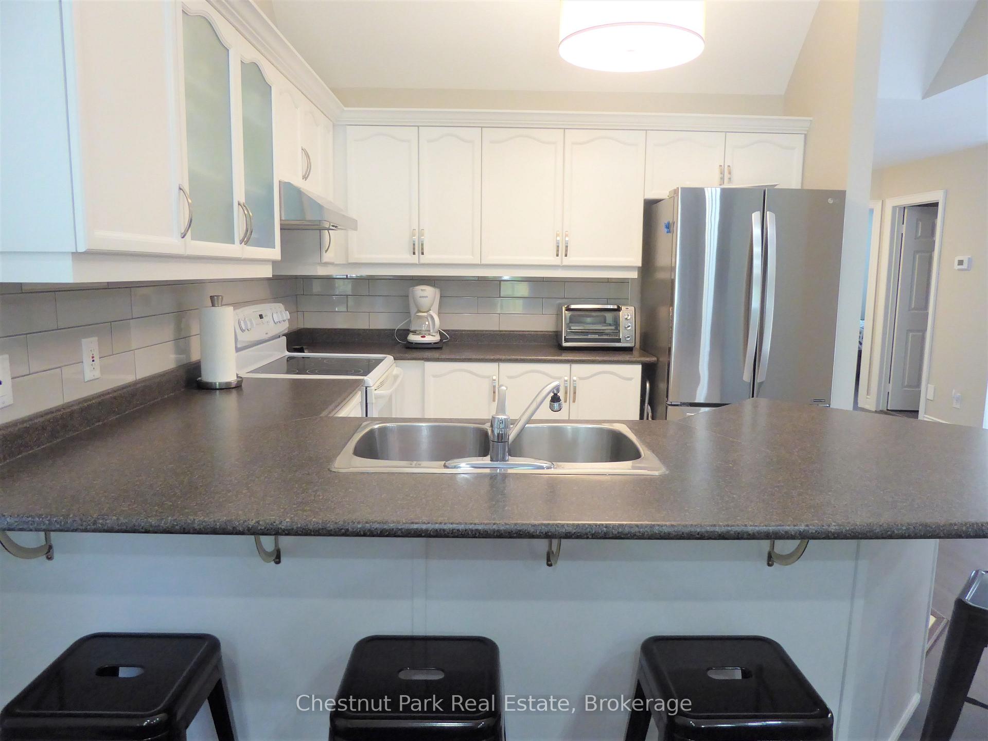 Photo 13 of 23 Green Briar Drive, Collingwood — HOMEH