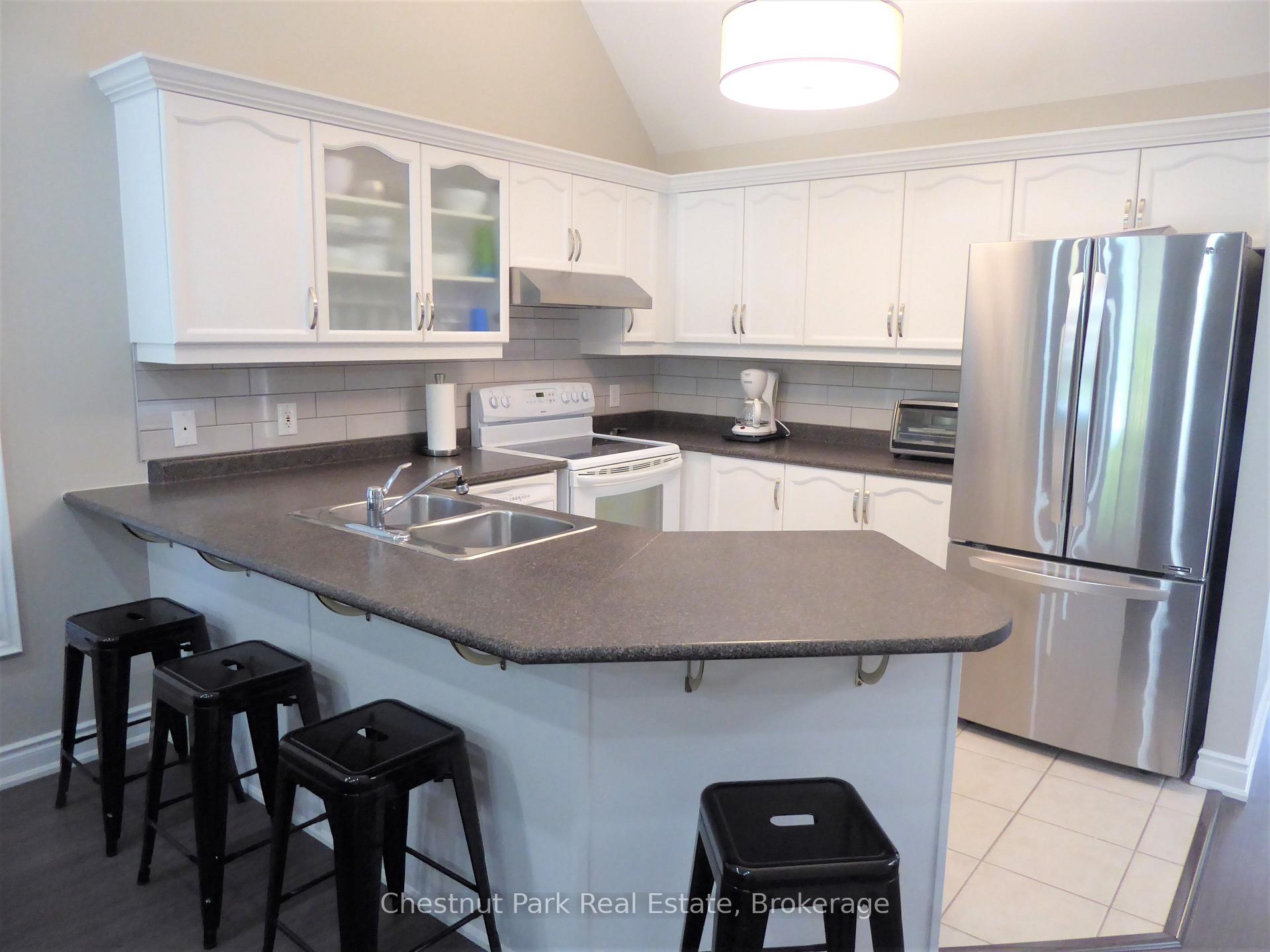 Photo 14 of 23 Green Briar Drive, Collingwood — HOMEH