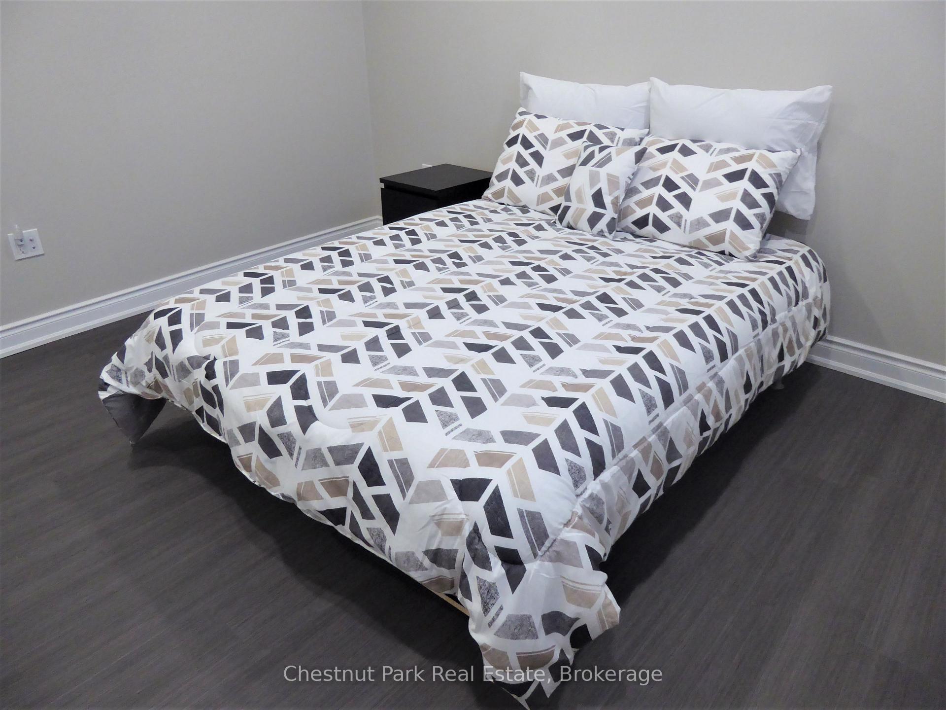 Photo 30 of 23 Green Briar Drive, Collingwood — HOMEH