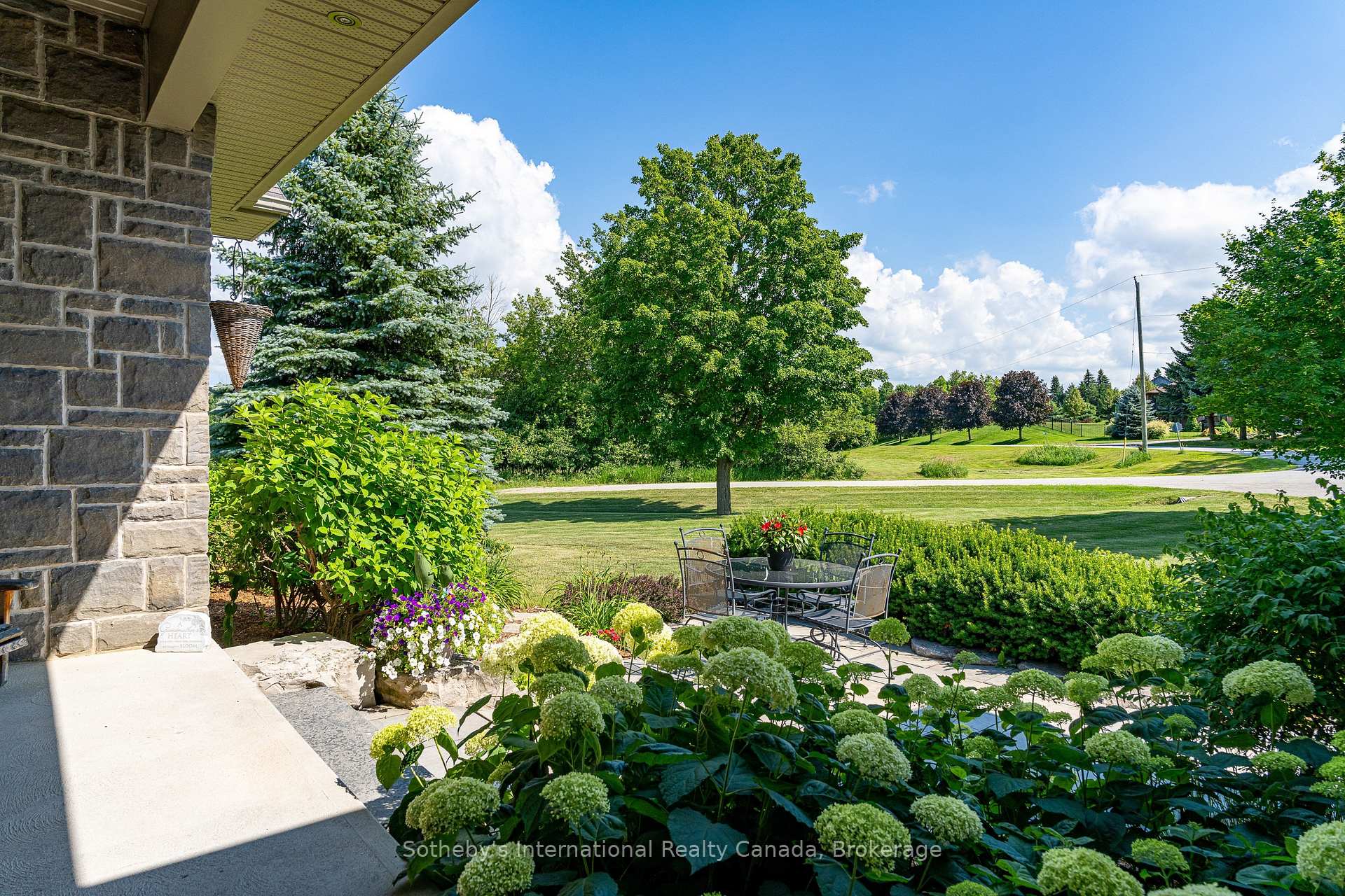 Photo 43 of 46 Sydenham Trail E, Clearview, Rural Clearview — HOMEH
