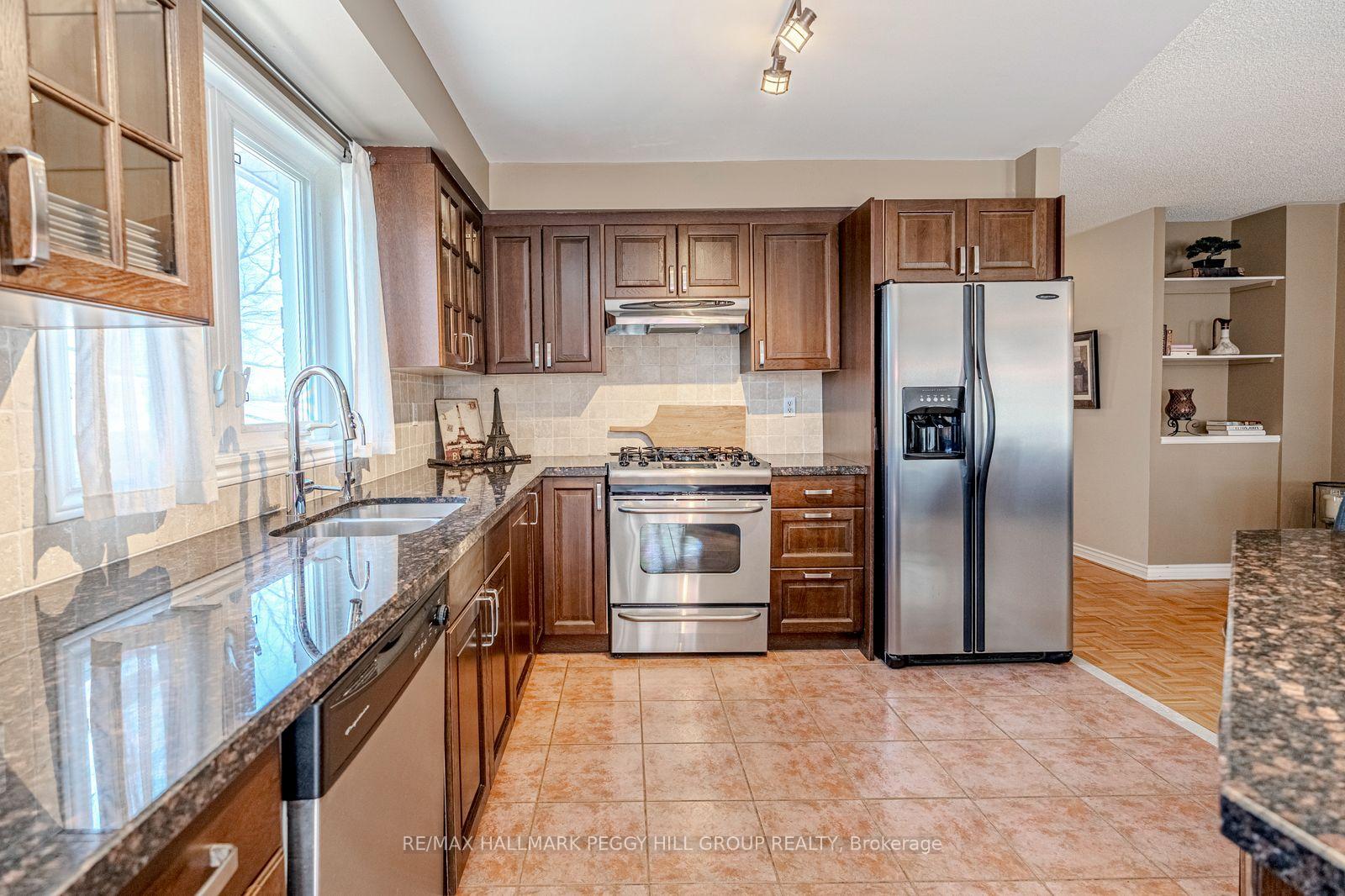 Photo 5 of 1 Valley View Court, Barrie, Bayshore — HOMEH