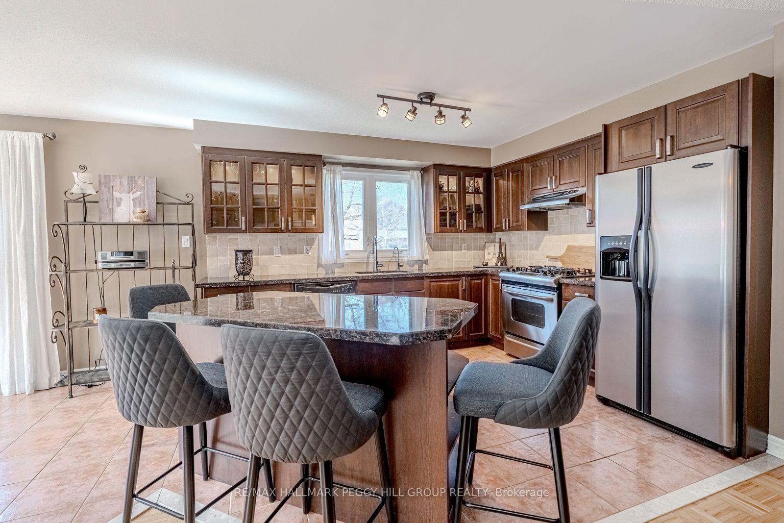 Photo 6 of 1 Valley View Court, Barrie, Bayshore — HOMEH