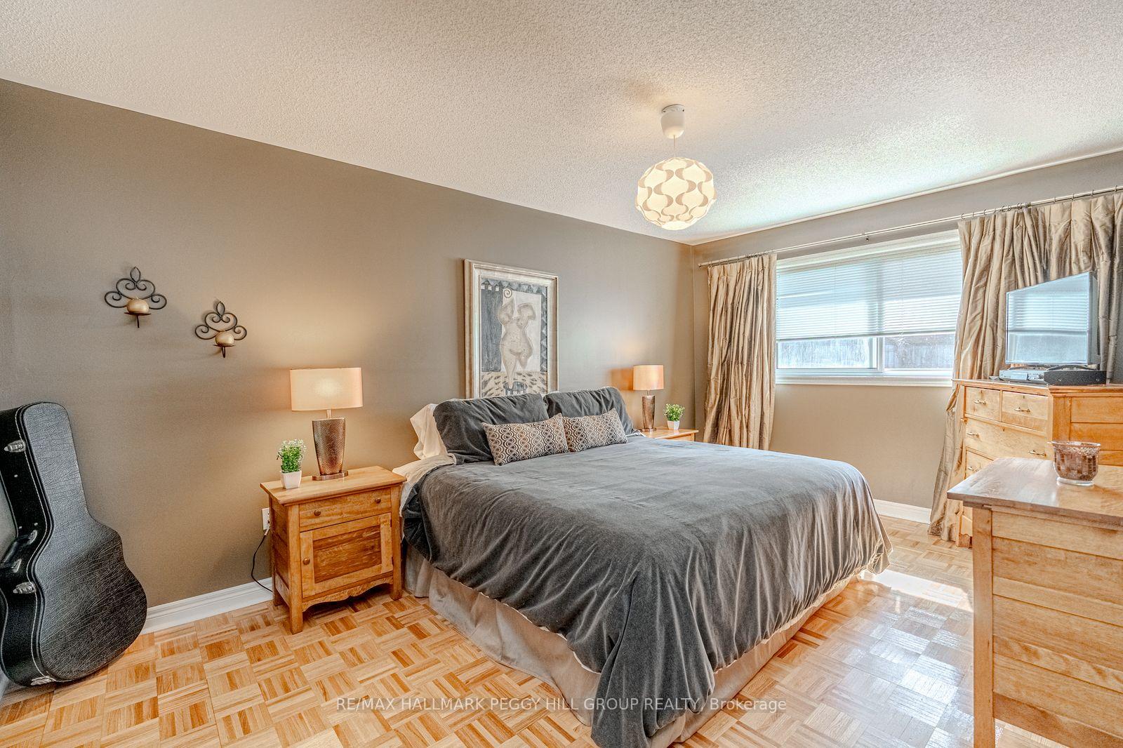 Photo 8 of 1 Valley View Court, Barrie, Bayshore — HOMEH