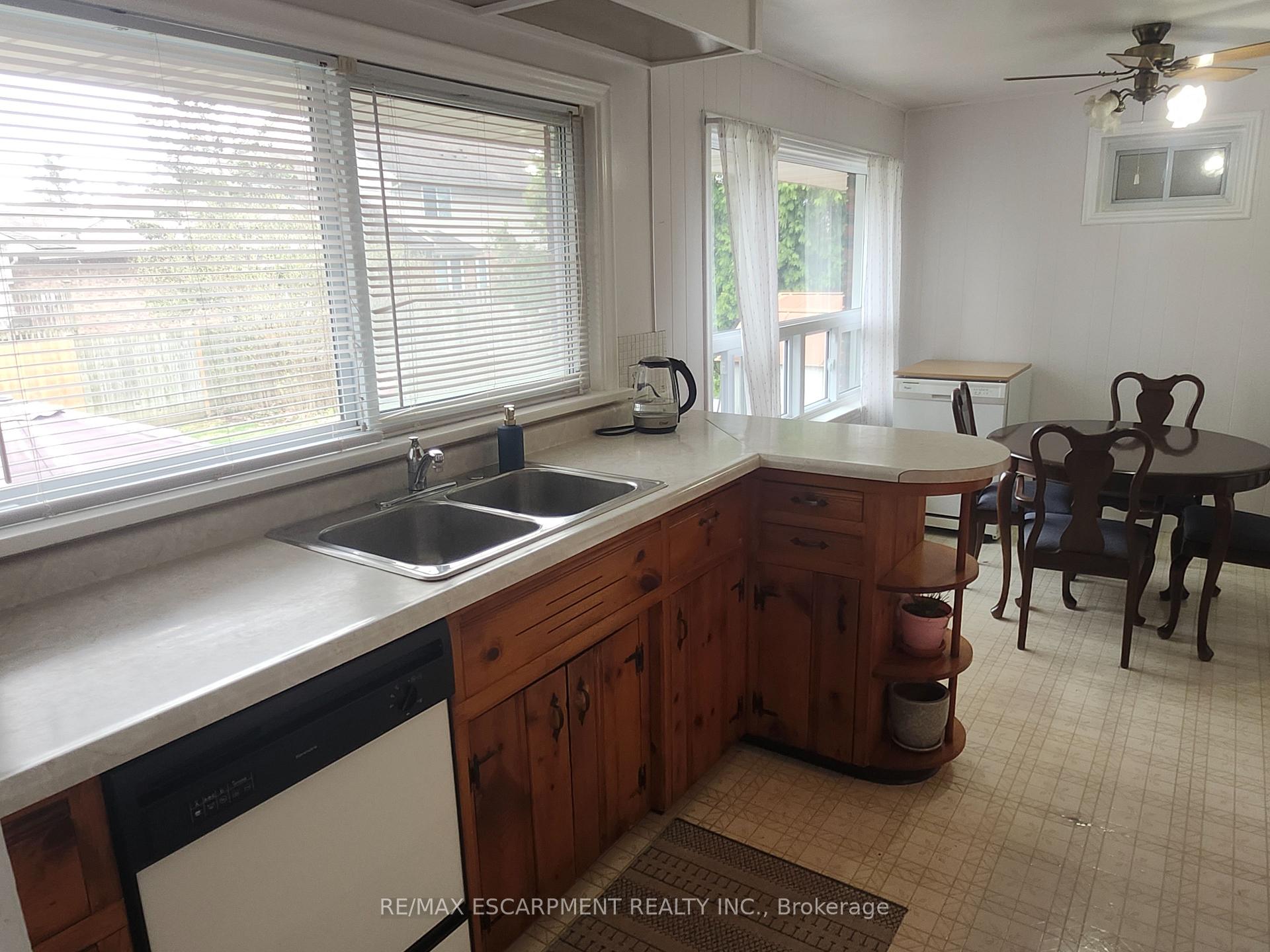 Photo 9 of 6142 Scott Street, Niagara Falls, Cherrywood — HOMEH