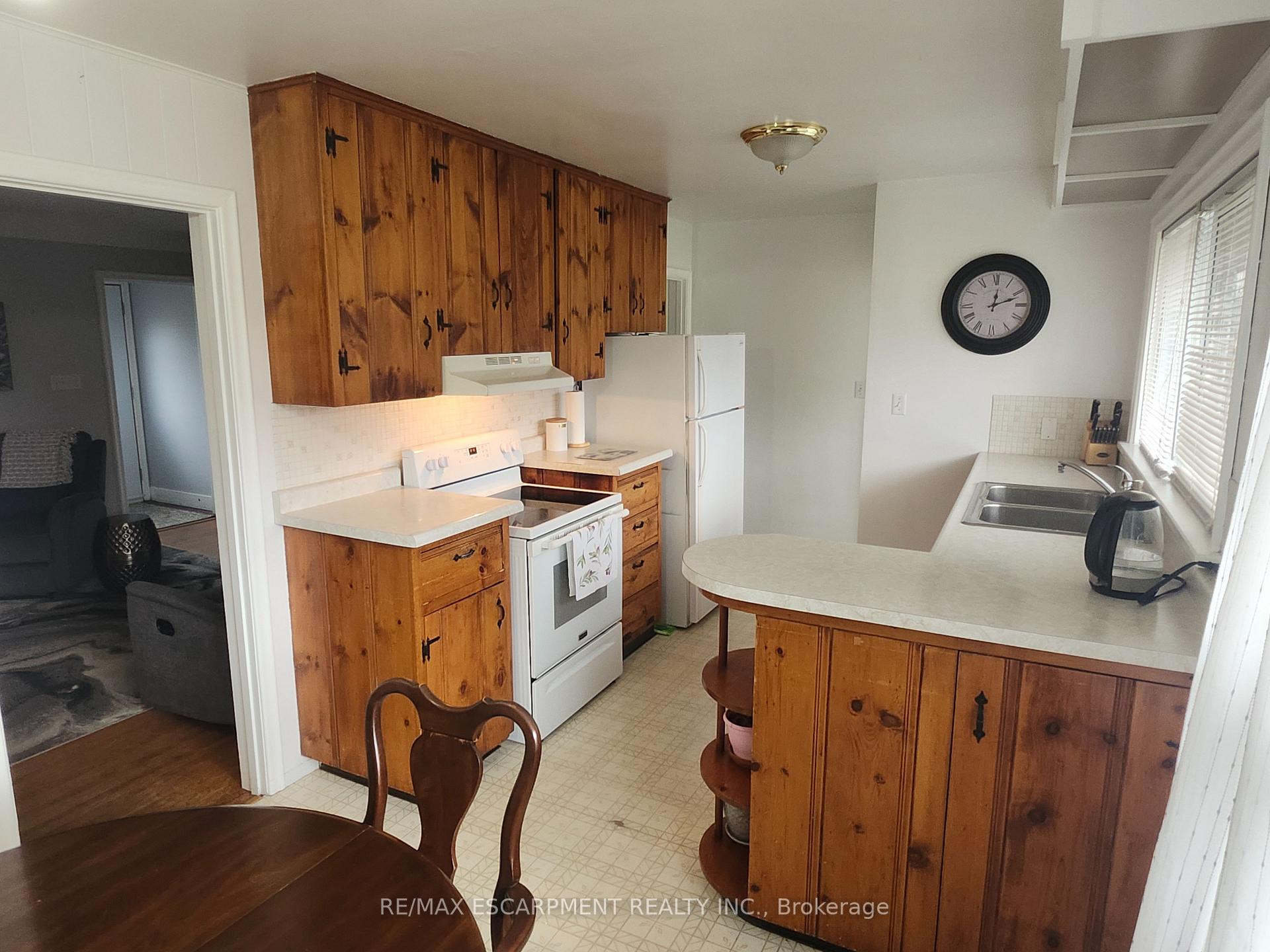 Photo 10 of 6142 Scott Street, Niagara Falls, Cherrywood — HOMEH