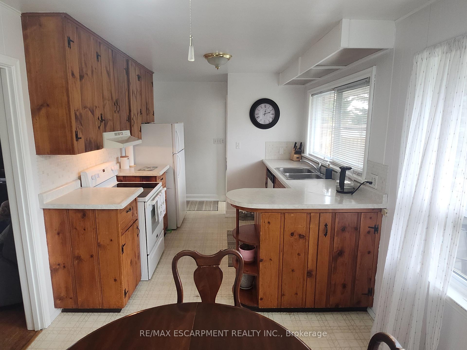 Photo 11 of 6142 Scott Street, Niagara Falls, Cherrywood — HOMEH