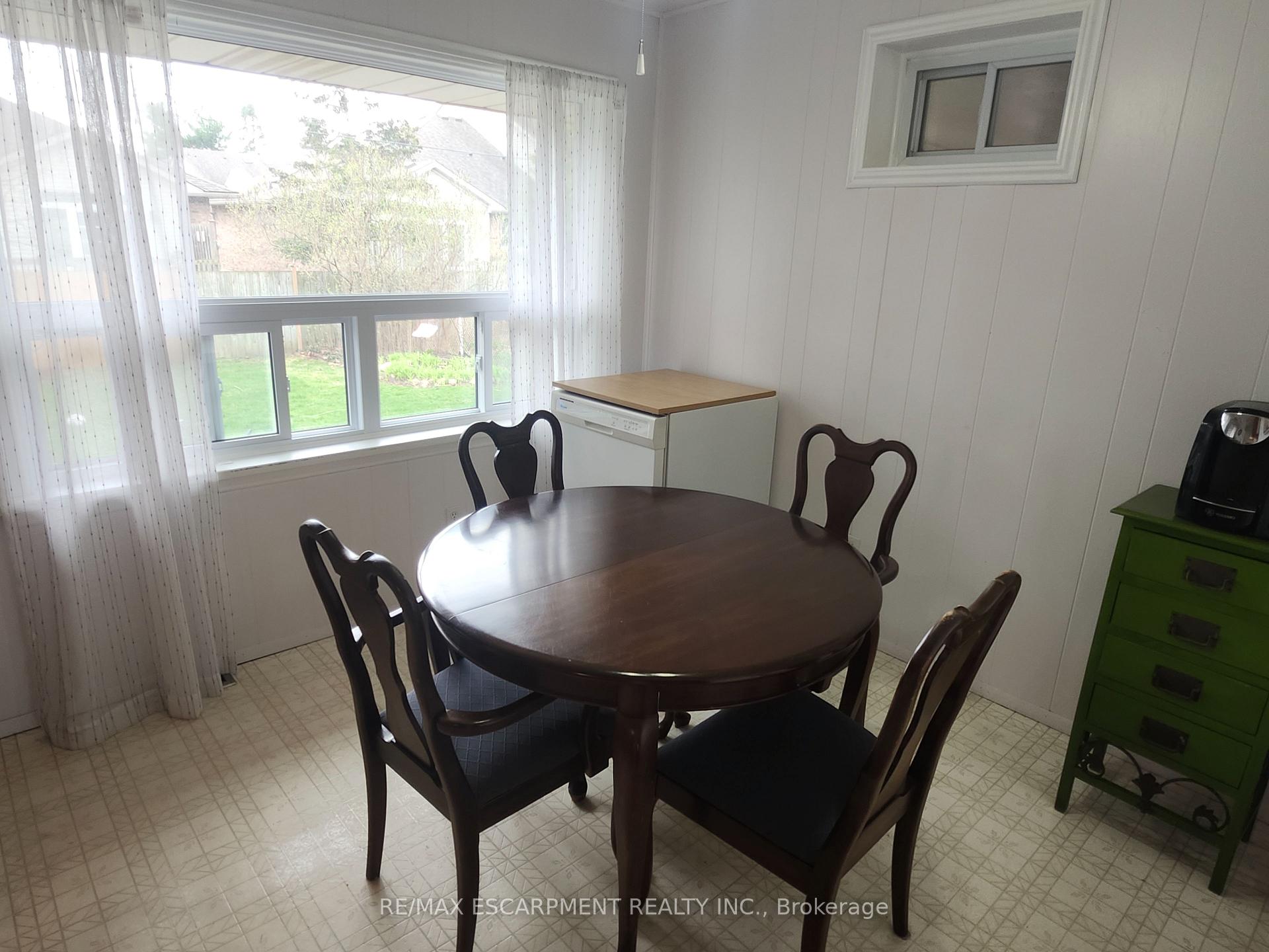 Photo 12 of 6142 Scott Street, Niagara Falls, Cherrywood — HOMEH