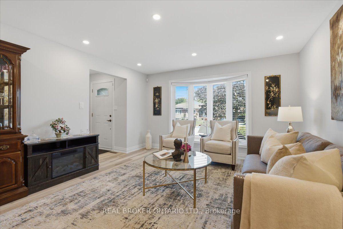 Photo 4 of 1331 Tatra Drive, Pickering, Bay Ridges — HOMEH