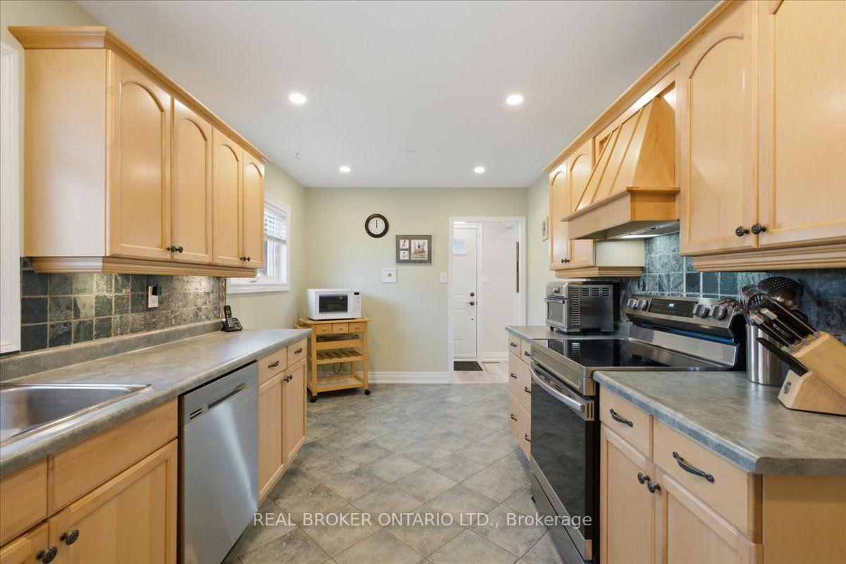 Photo 8 of 1331 Tatra Drive, Pickering, Bay Ridges — HOMEH