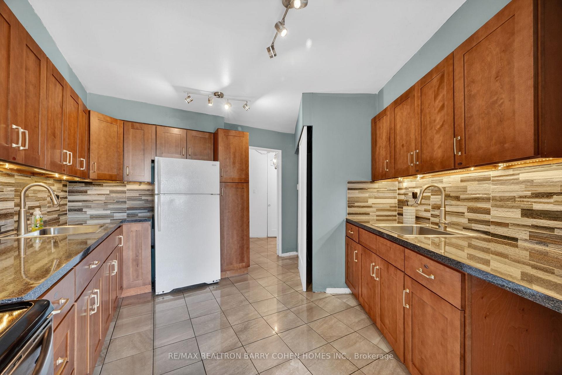 Photo 6 of Unit 304, 150 Neptune Drive, Toronto, Englemount-Lawrence — HOMEH