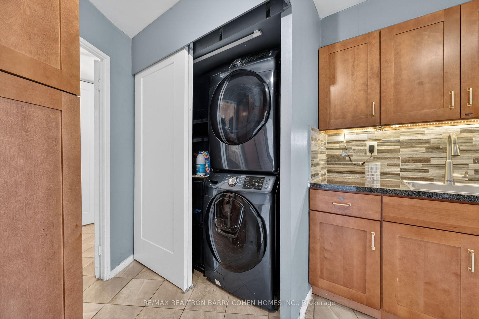 Photo 7 of Unit 304, 150 Neptune Drive, Toronto, Englemount-Lawrence — HOMEH