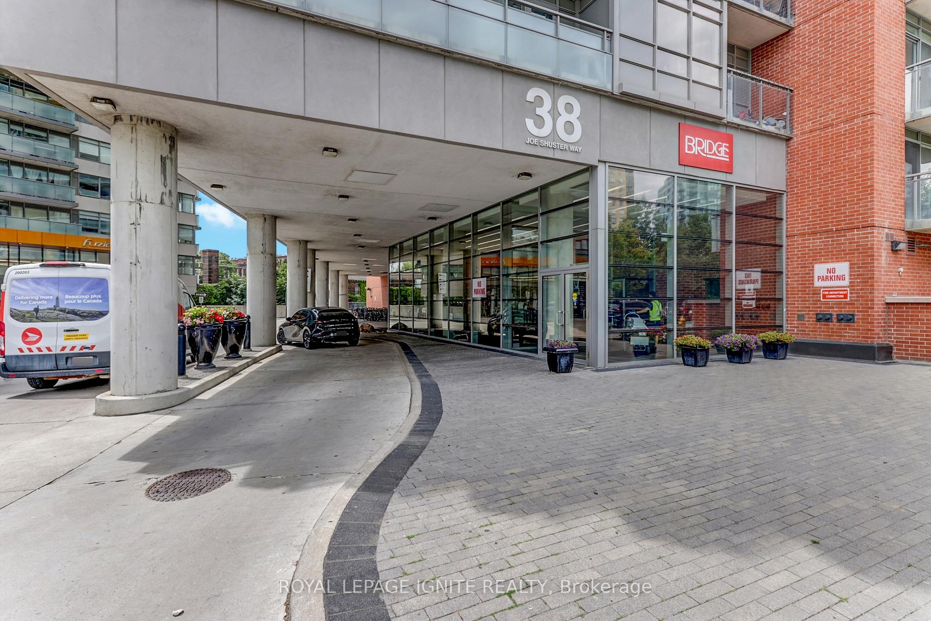 Photo 4 of Unit 722, 38 Joe Shuster Way, Toronto, South Parkdale — HOMEH