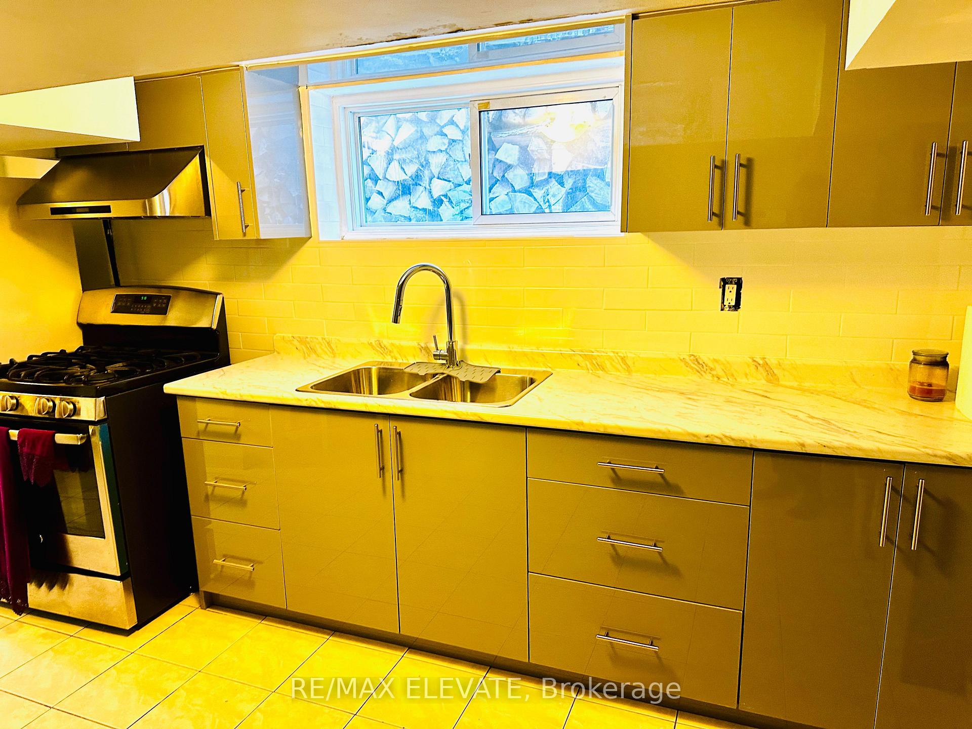 Photo 3 of 3 Gatesview Avenue, Scarborough, Scarborough Village — HOMEH