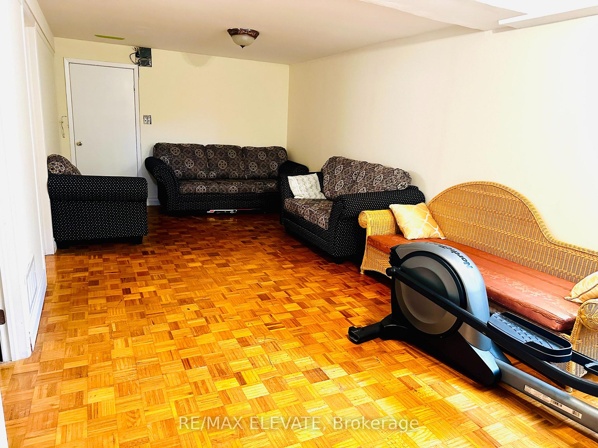 Photo 4 of 3 Gatesview Avenue, Scarborough, Scarborough Village — HOMEH