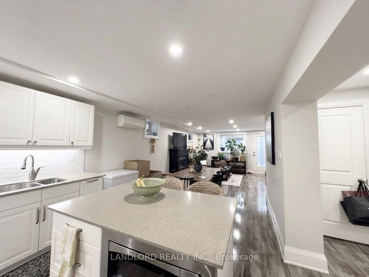 Photo 2 of Unit Garden, 117 Chaplin Crescent, Toronto, Yonge-Eglinton — HOMEH