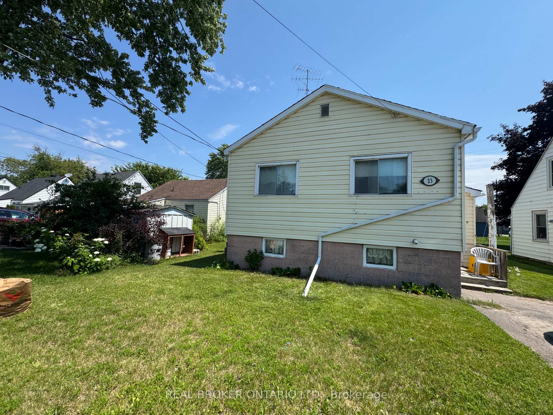 Photo 3 of 23 Churchill Crescent, Smiths Falls, Smiths Falls — HOMEH