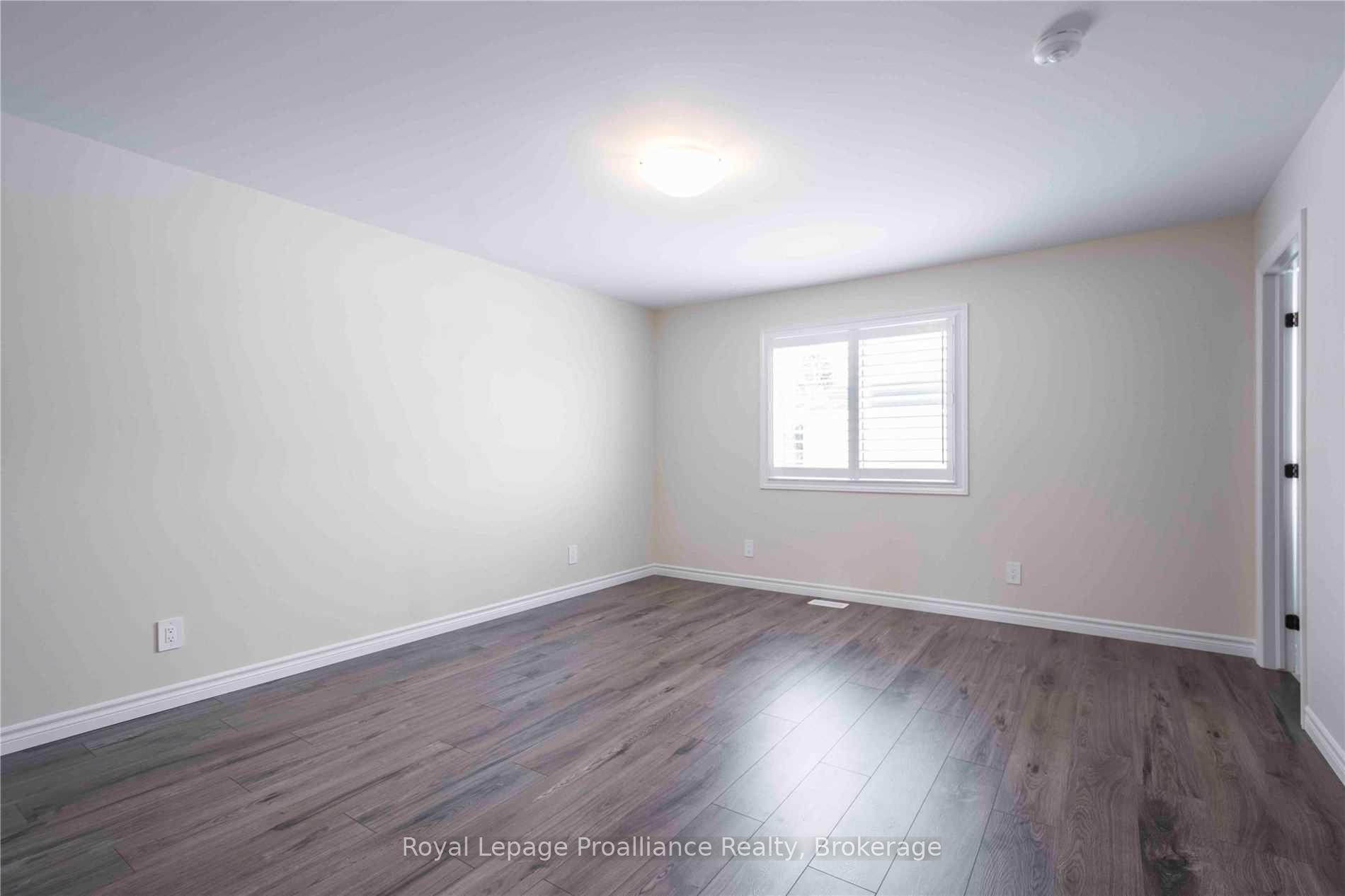 Photo 13 of 28 Nipigon Street, Belleville, Thurlow Ward — HOMEH
