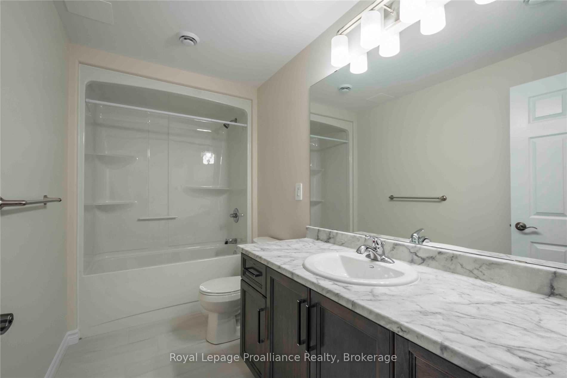Photo 21 of 28 Nipigon Street, Belleville, Thurlow Ward — HOMEH