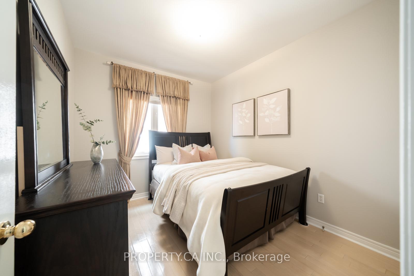 Photo 3 of 1143 Carding Mill Place, Mississauga, Meadowvale Village — HOMEH