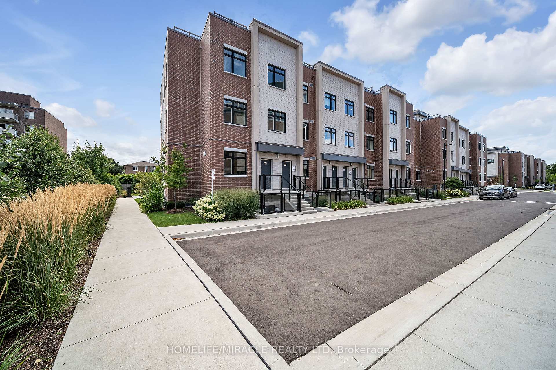 Photo 4 of Unit 230, 1062 Douglas Mccurdy, Mississauga, Lakeview — HOMEH