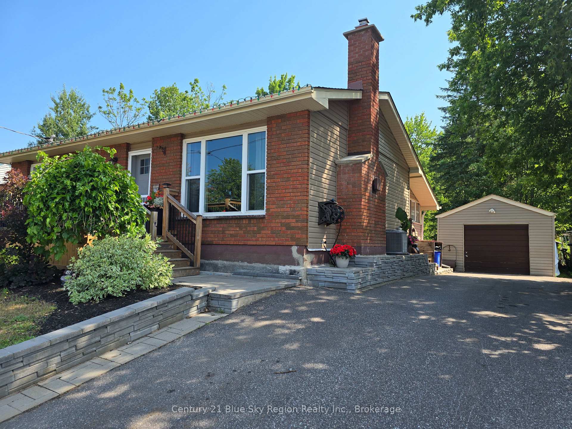 Photo 3 of 682 King Street, Callander — HOMEH