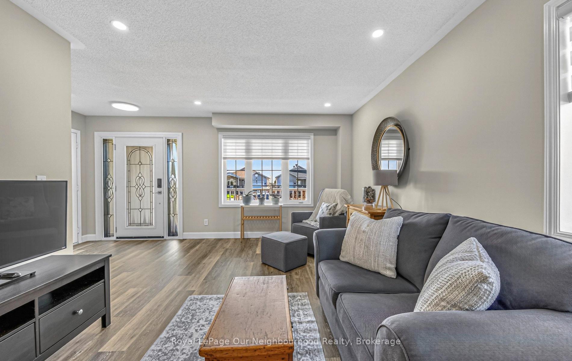 Photo 5 of 28 Jarvis Drive, Port Hope — HOMEH