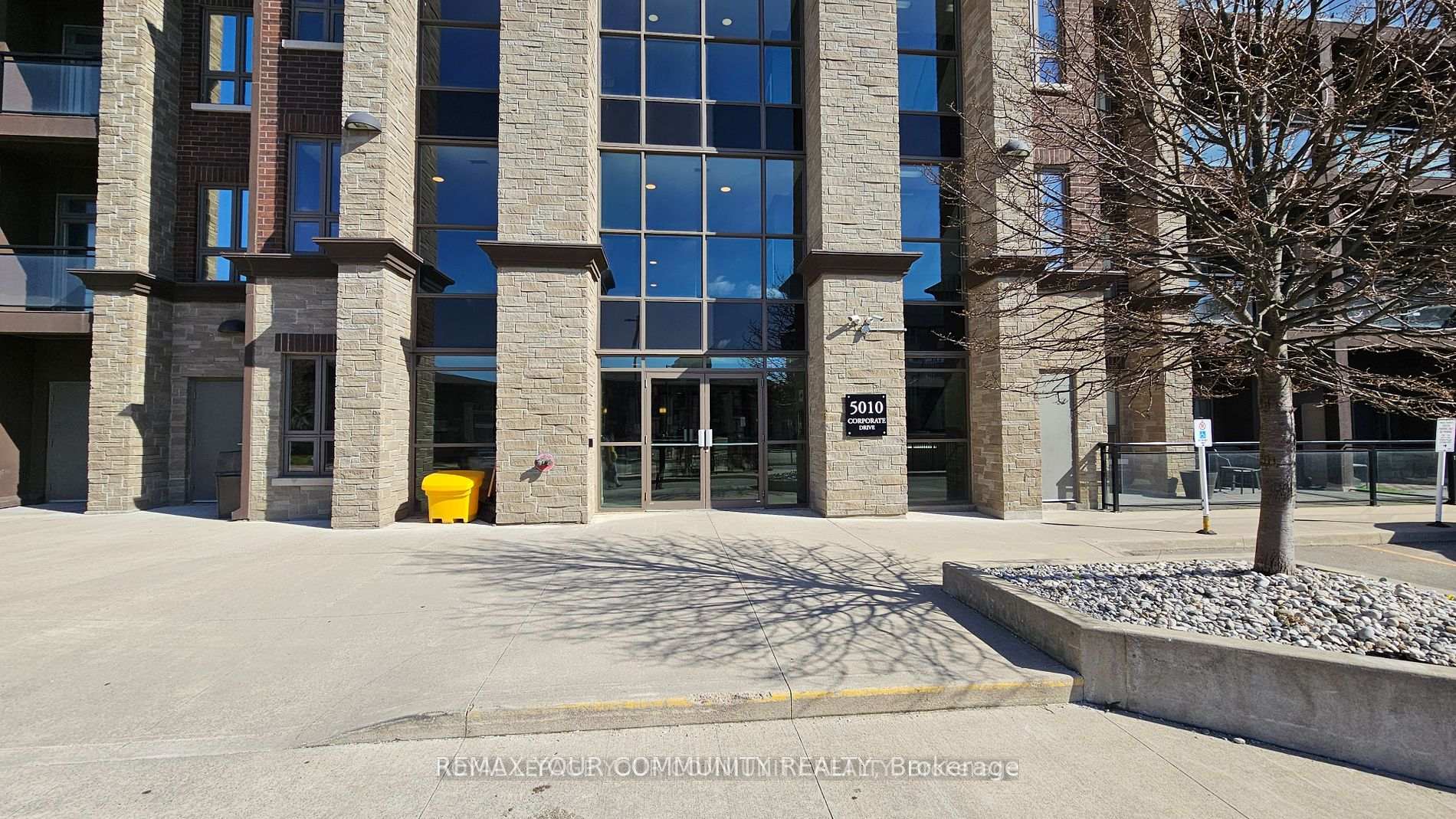 Photo 1 of Unit 208, 5010 Corporate Drive, Burlington, Appleby — HOMEH