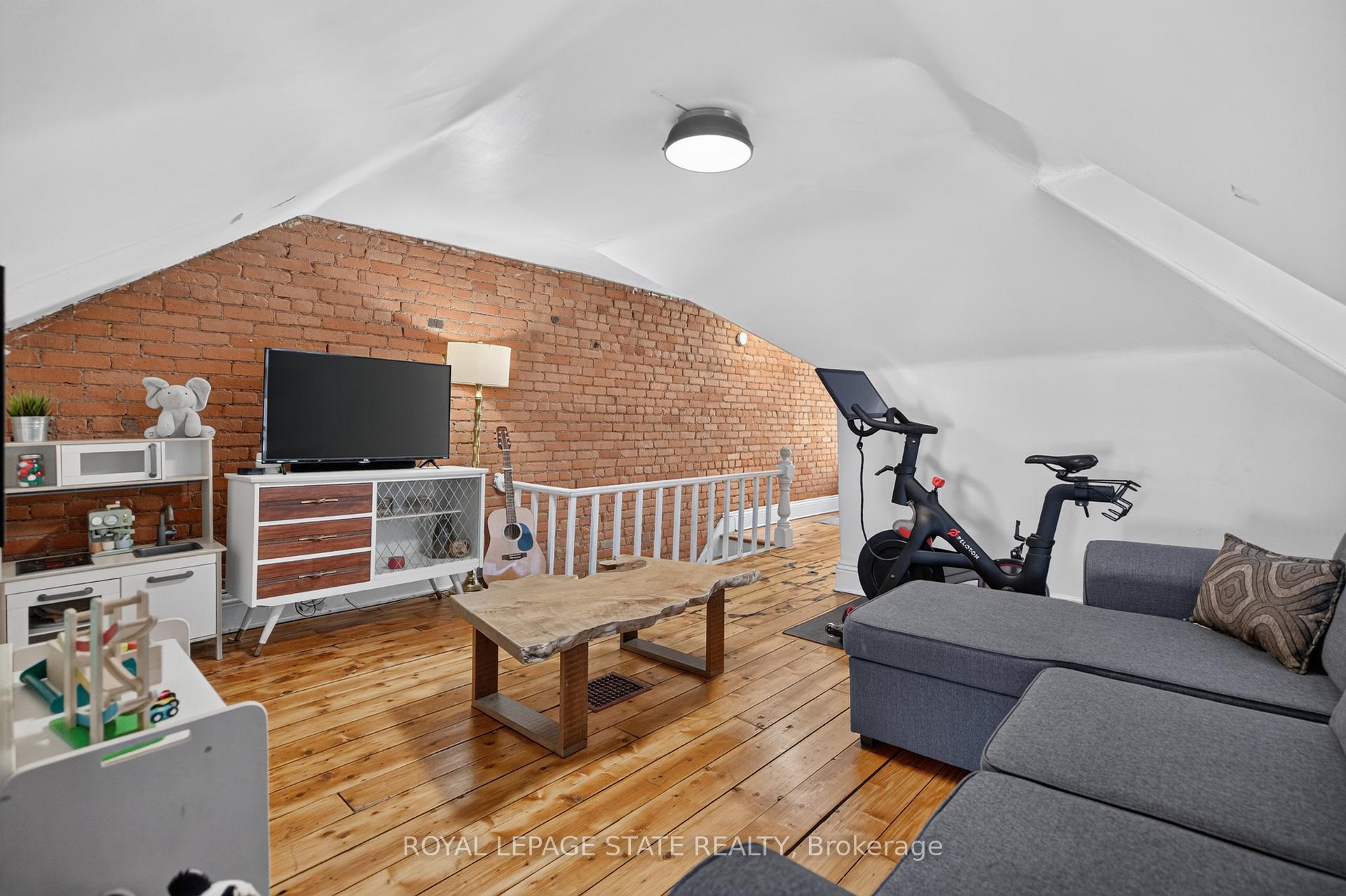 Photo 33 of 135 Catharine Street S, Hamilton, Corktown — HOMEH