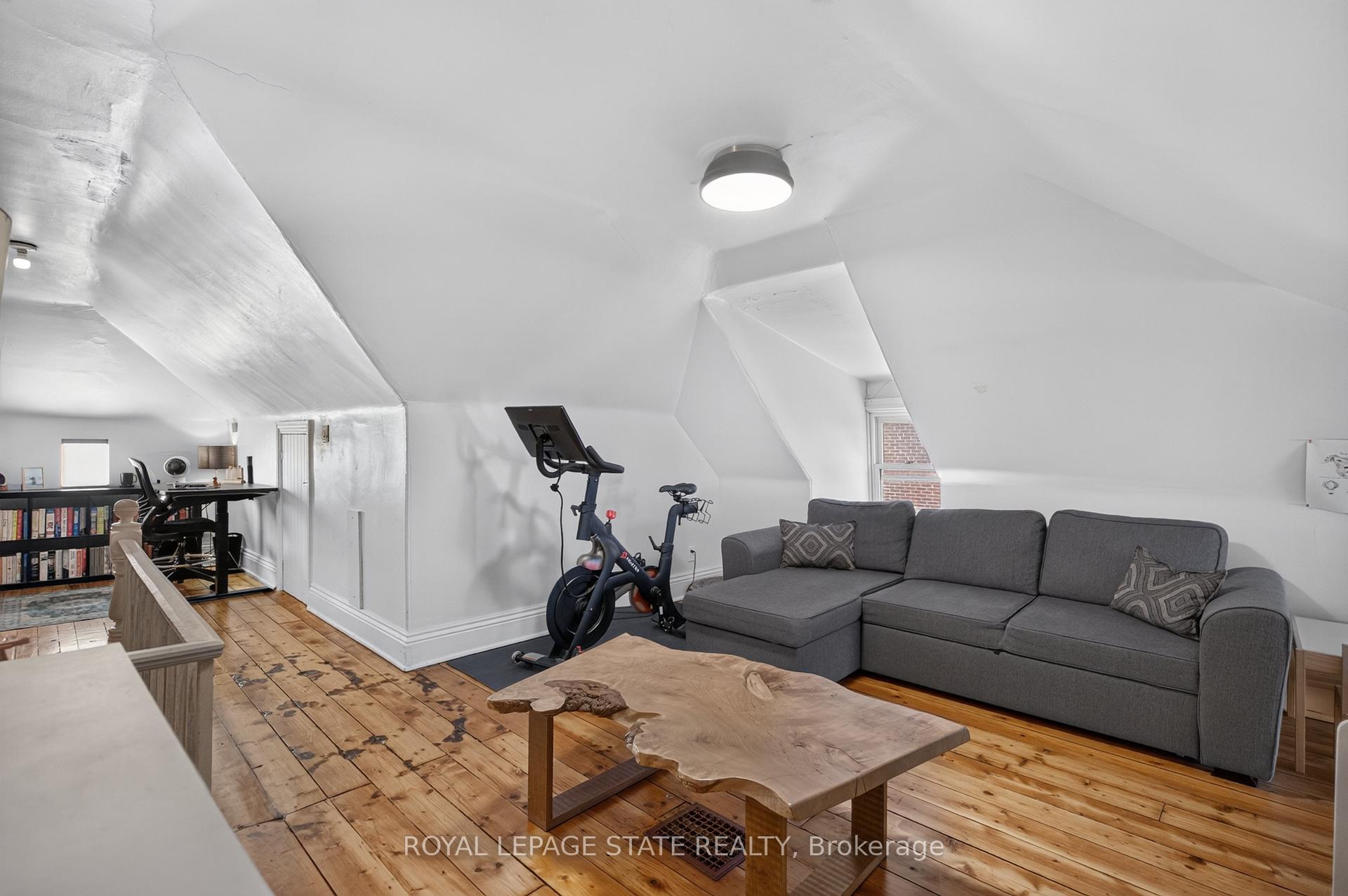 Photo 34 of 135 Catharine Street S, Hamilton, Corktown — HOMEH
