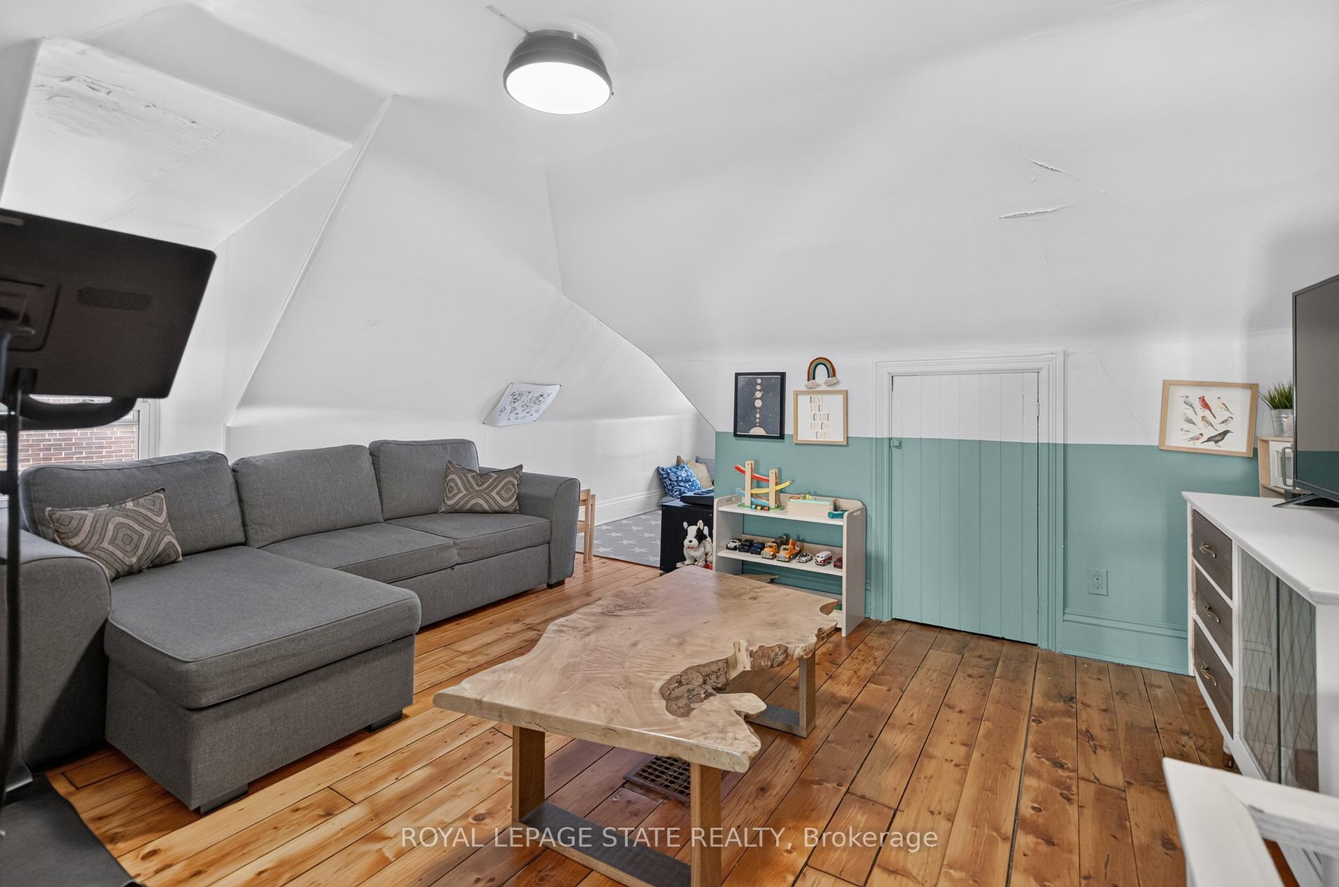 Photo 35 of 135 Catharine Street S, Hamilton, Corktown — HOMEH