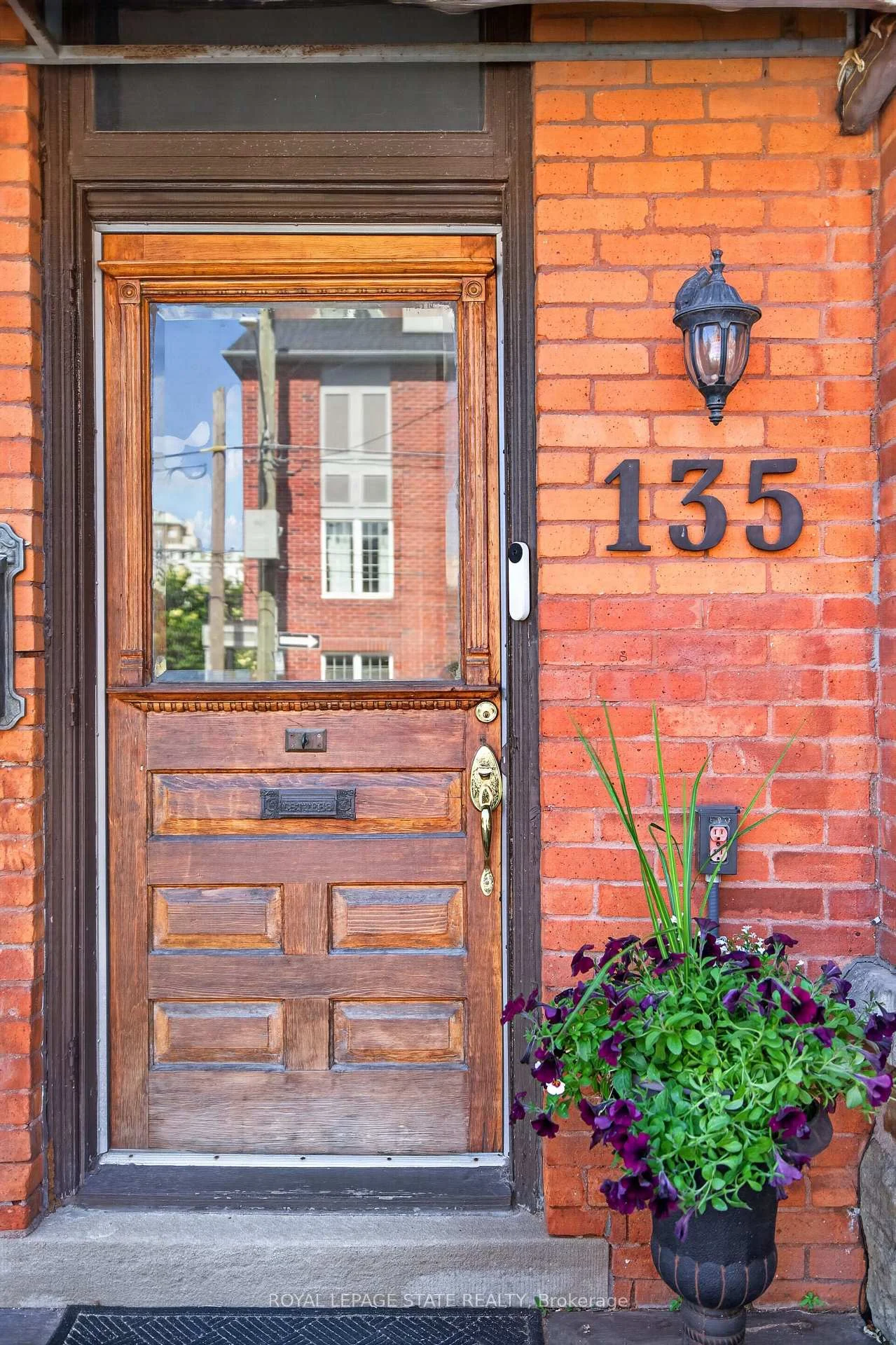 Photo 5 of 135 Catharine Street S, Hamilton, Corktown — HOMEH