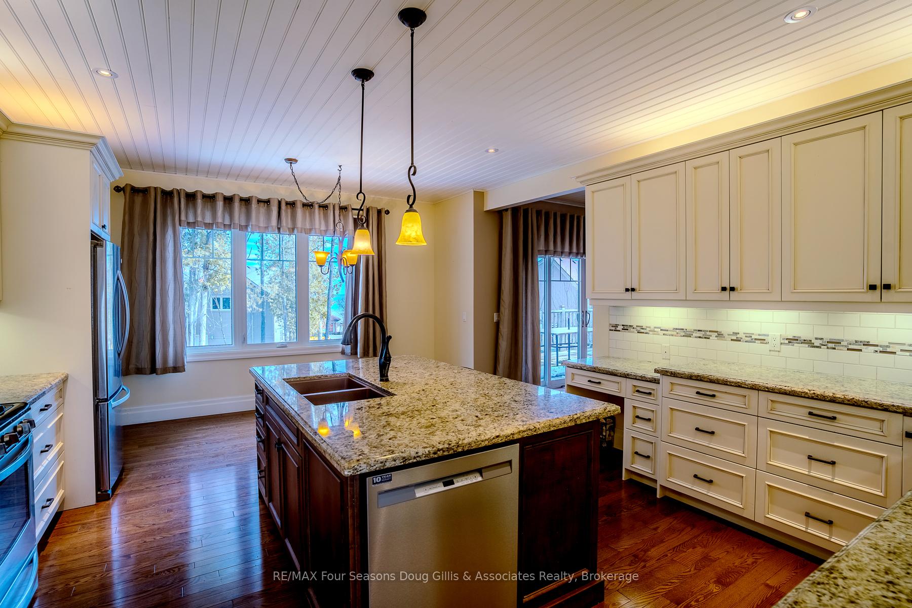 Photo 5 of 135 Algonquin Drive, Meaford — HOMEH