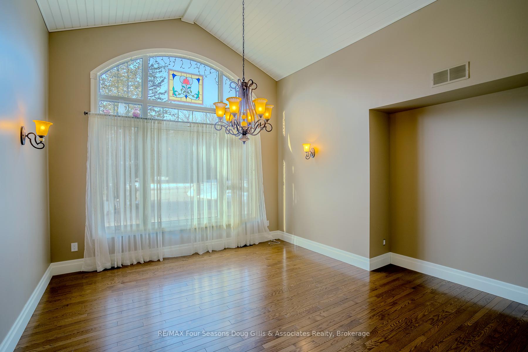 Photo 10 of 135 Algonquin Drive, Meaford — HOMEH